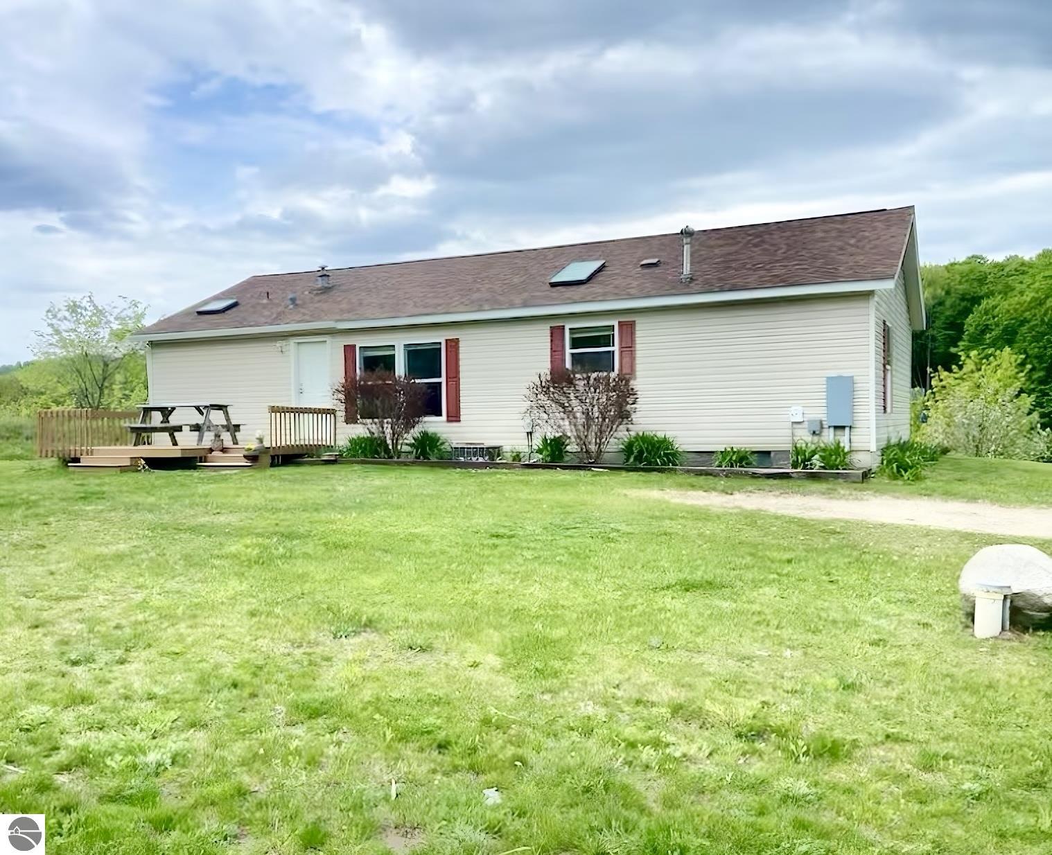 6141 E Hoxie Road, Cedar