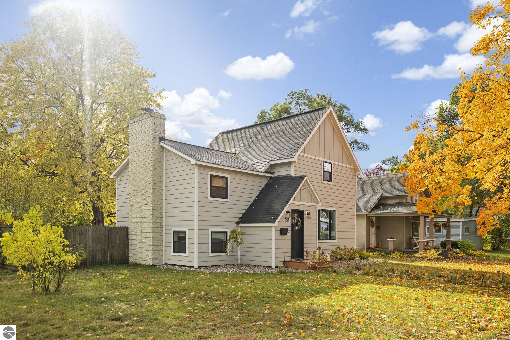 221 W Fifteenth Street, Traverse City