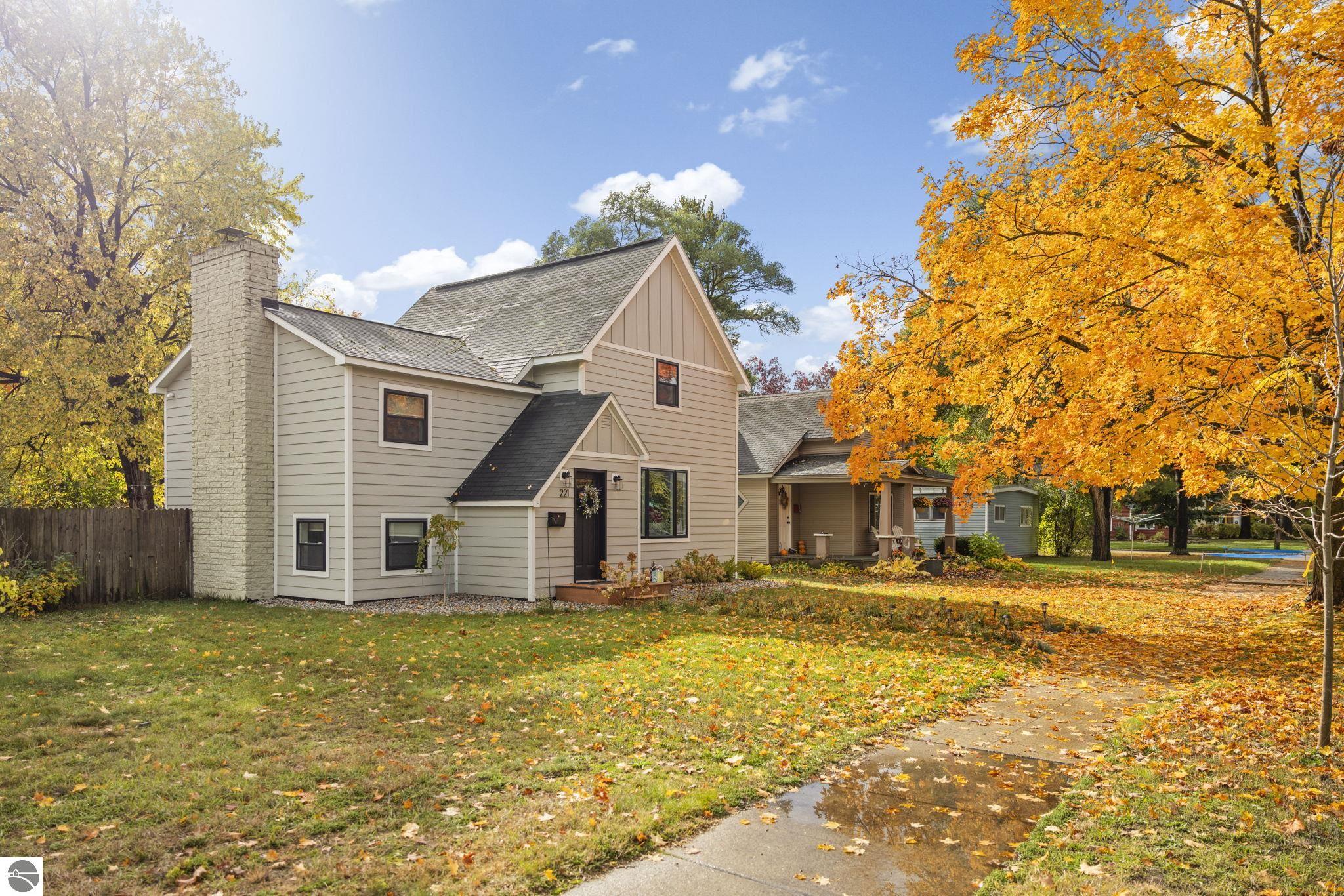 221 W Fifteenth Street, Traverse City