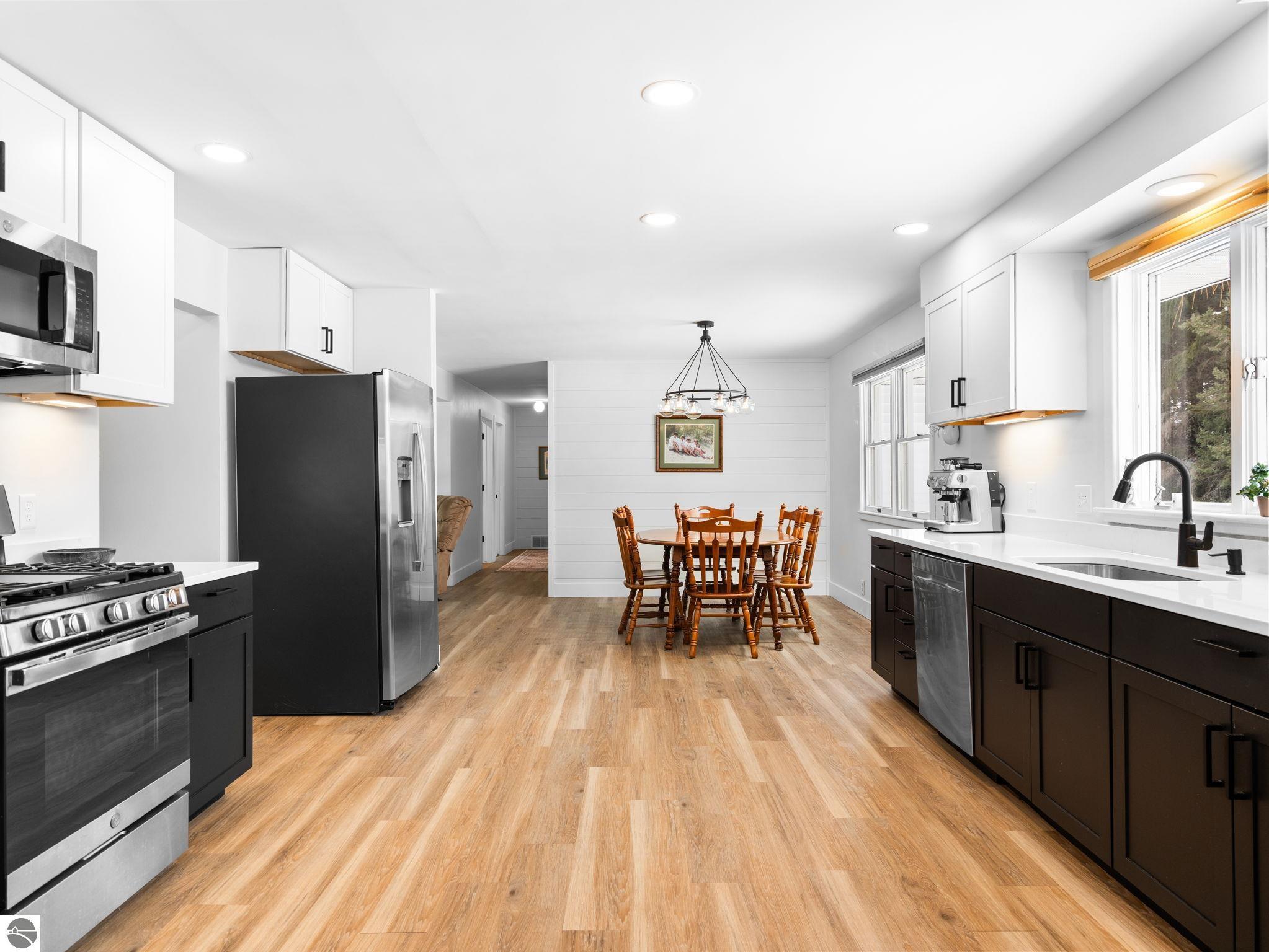 2075 S Lake Leelanau