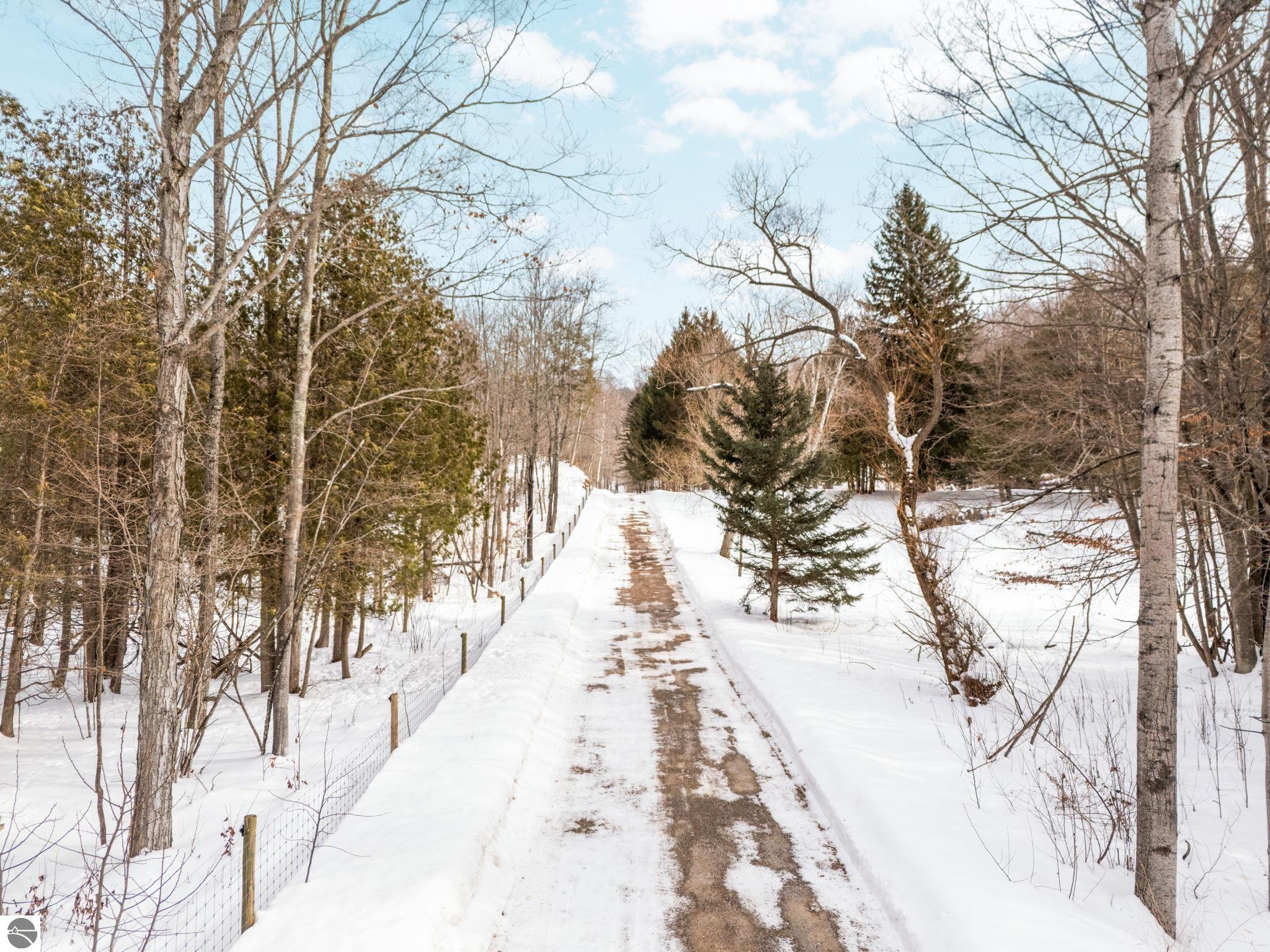 2075 S Lake Leelanau