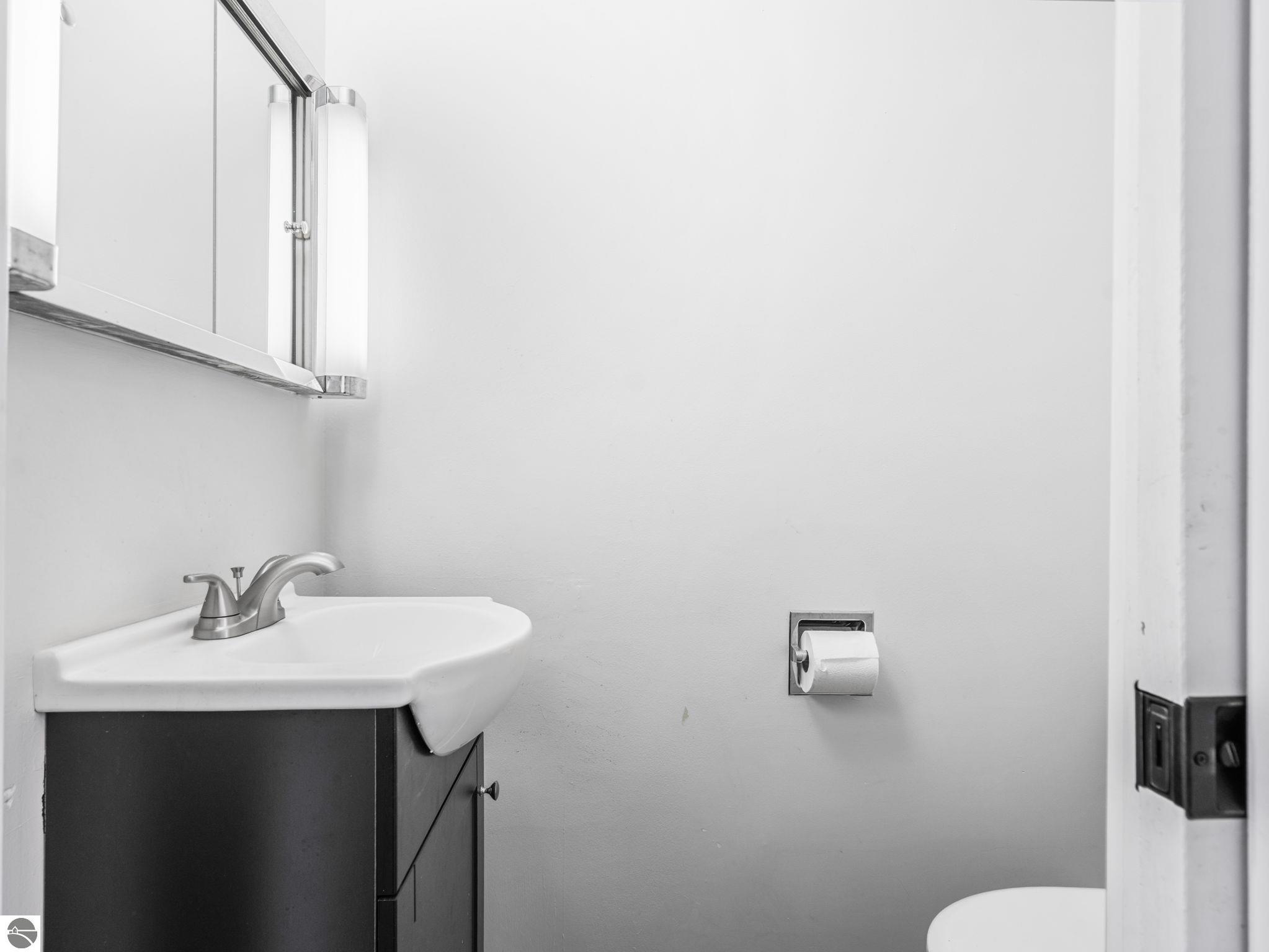 2075 S Lake Leelanau