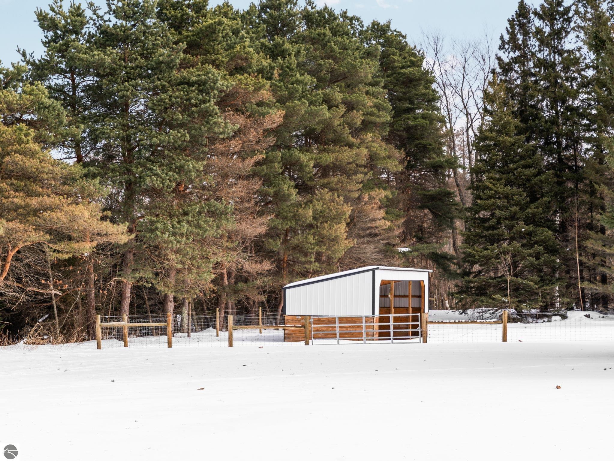 2075 S Lake Leelanau