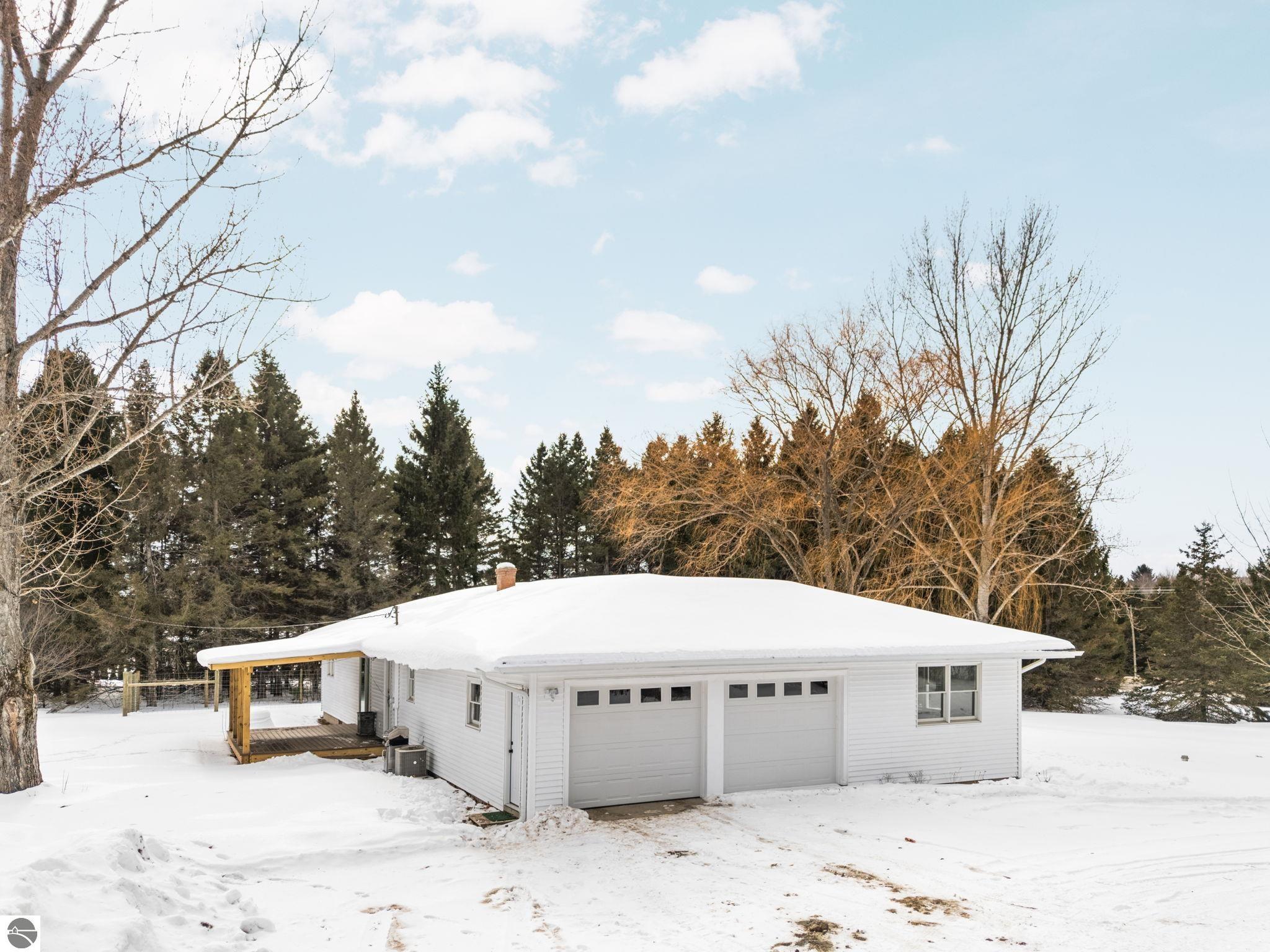 2075 S Lake Leelanau