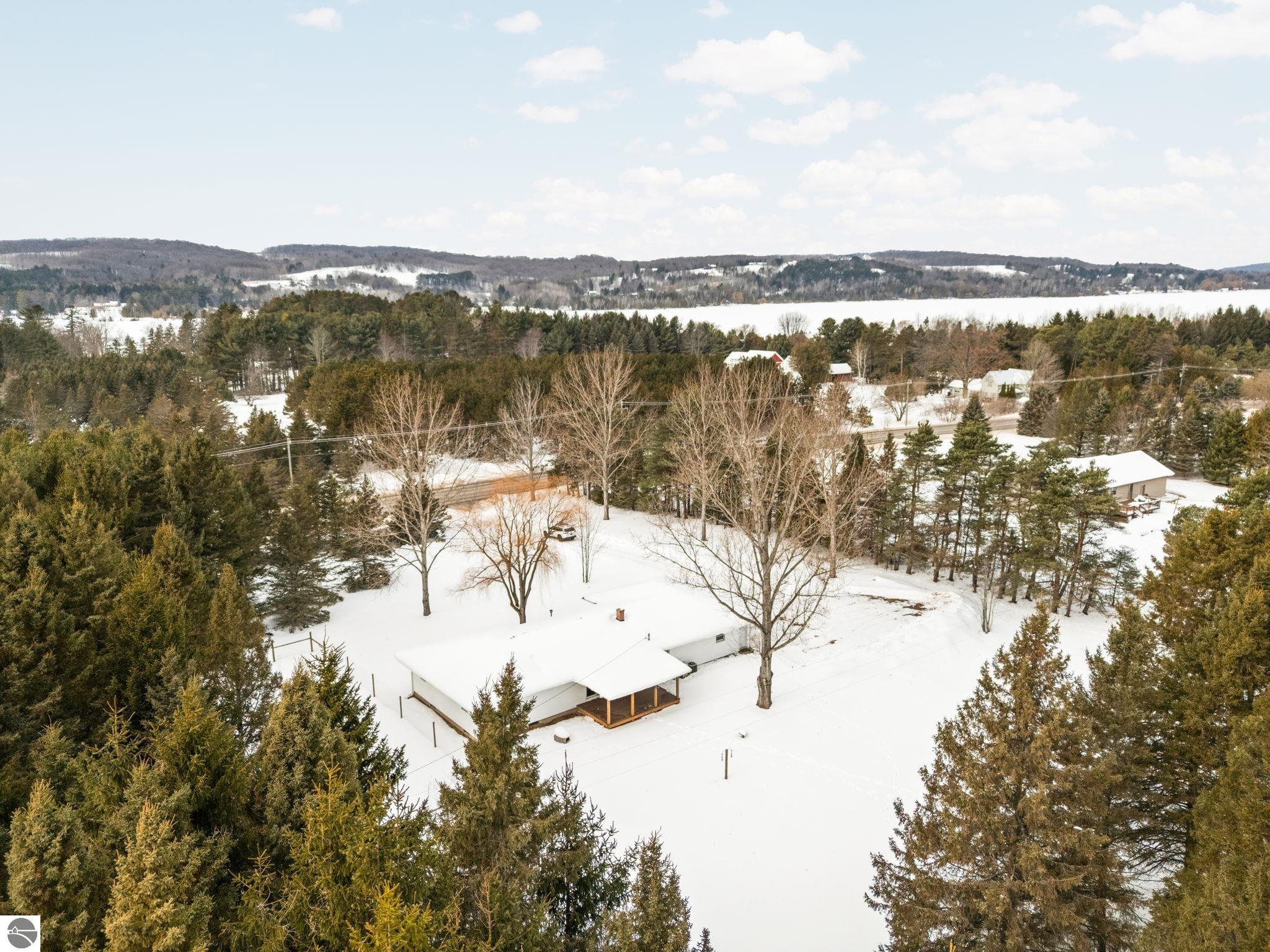 2075 S Lake Leelanau