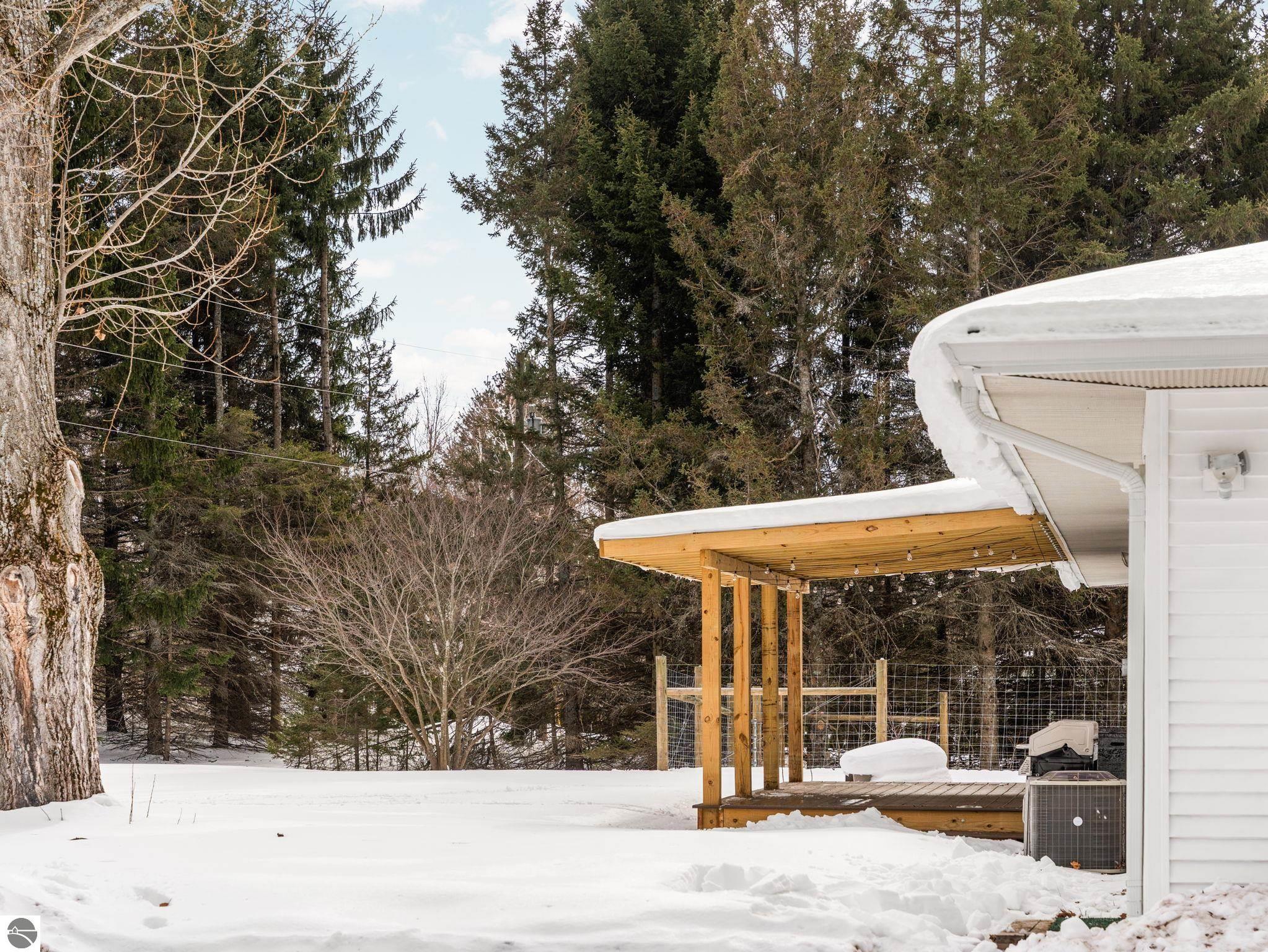 2075 S Lake Leelanau