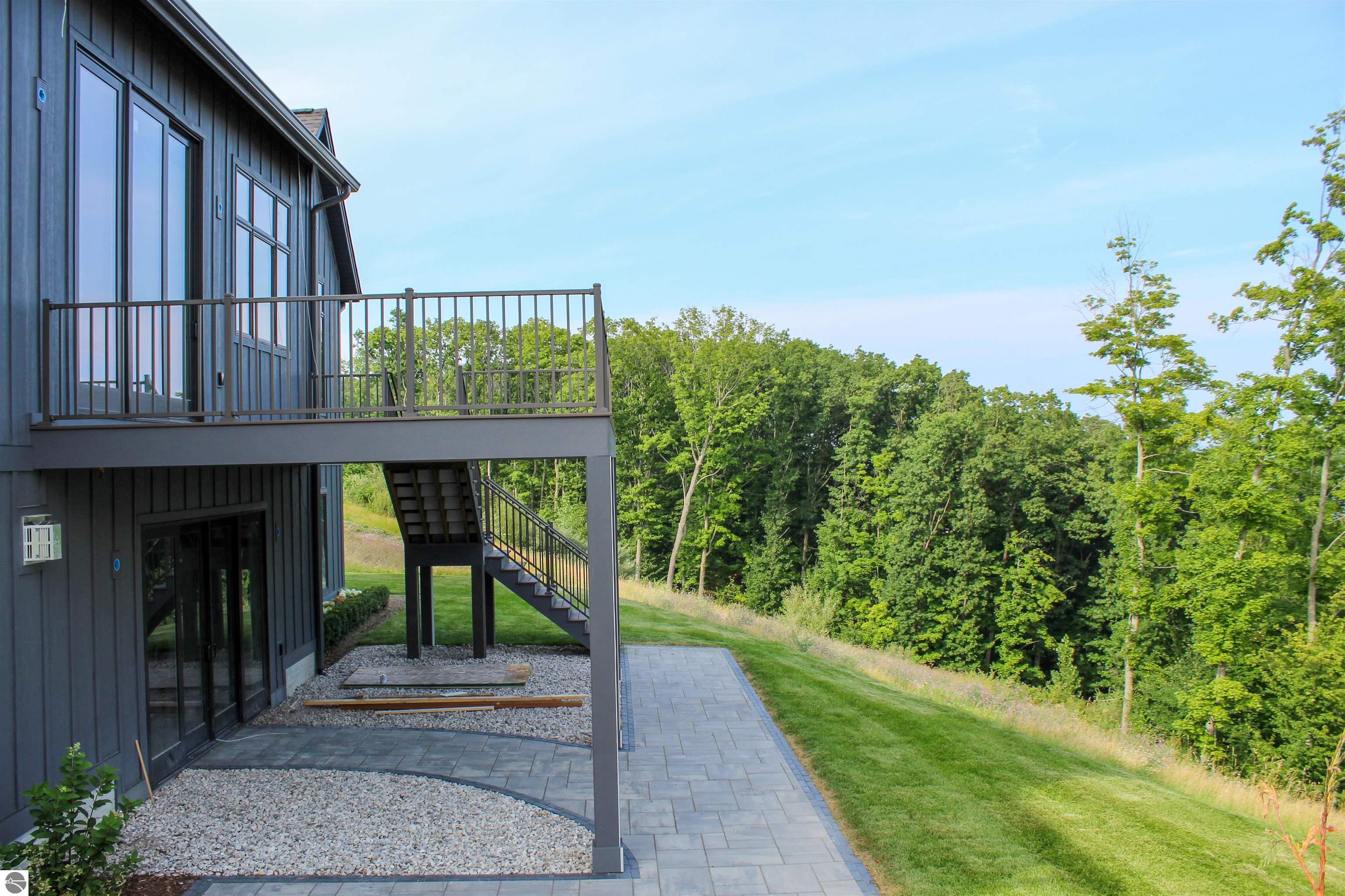15985 Waters Edge