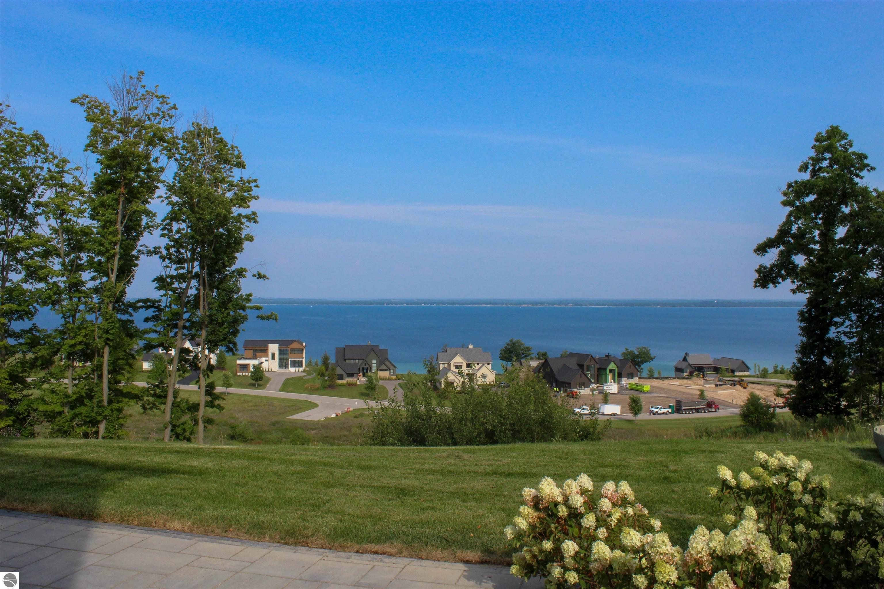 15985 Waters Edge