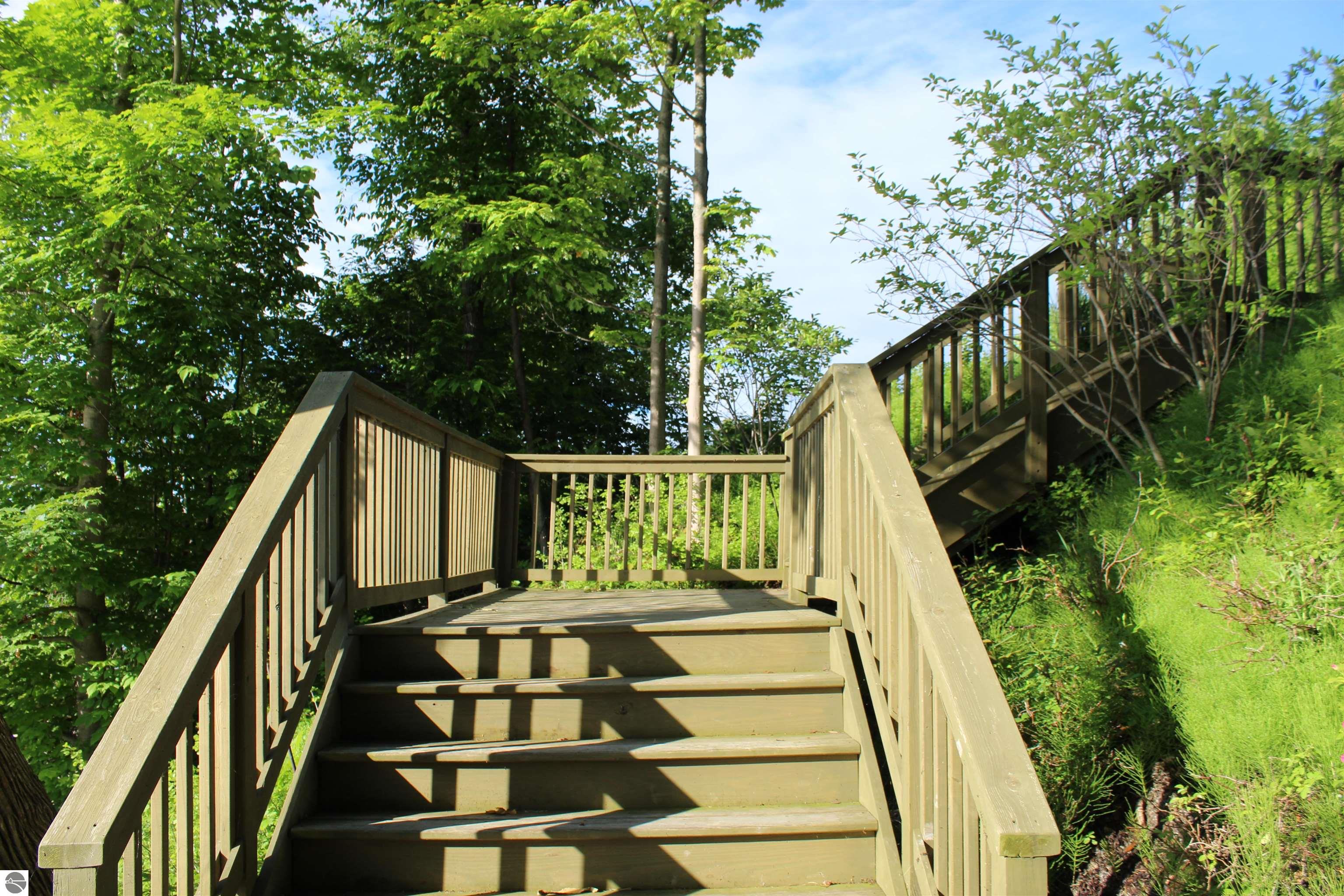 15985 Waters Edge