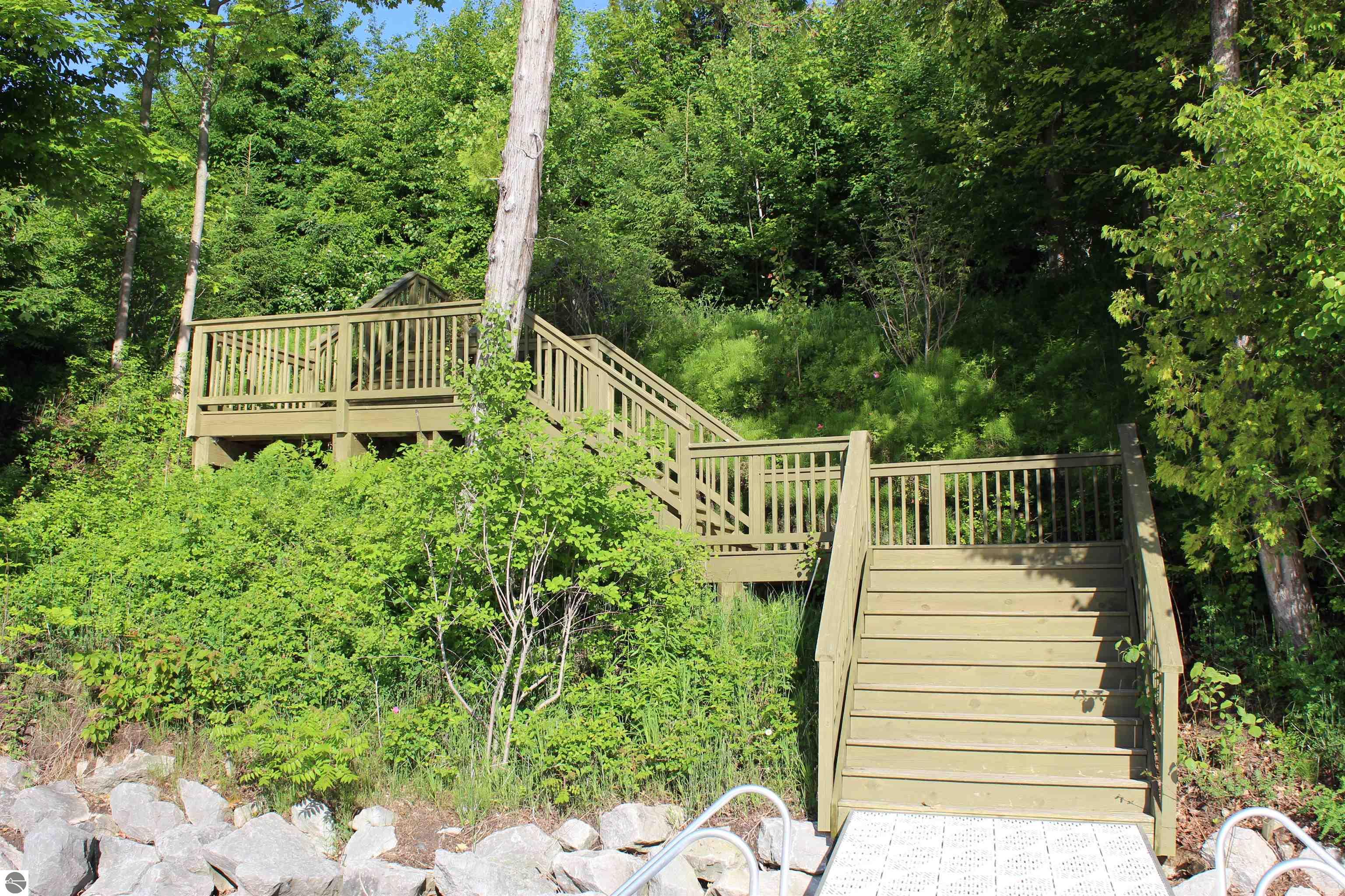 15985 Waters Edge