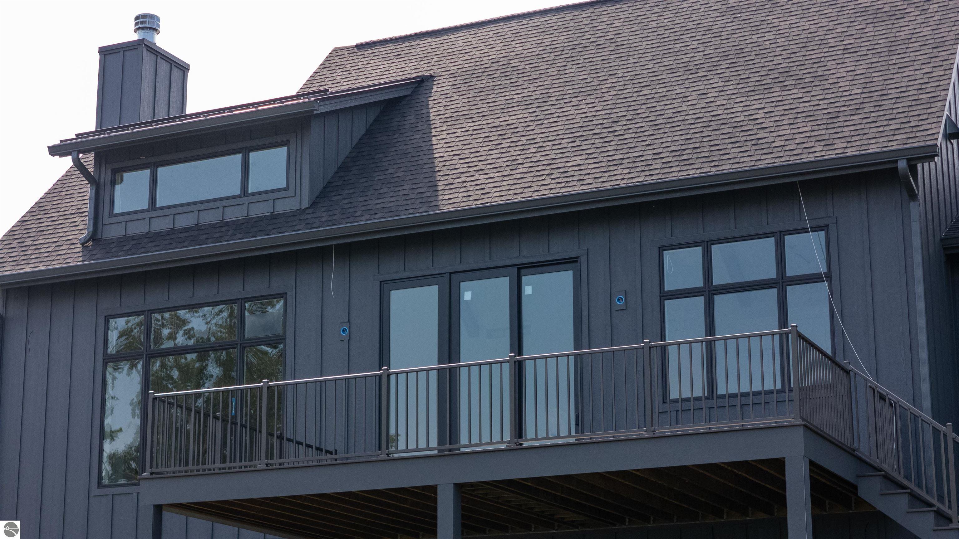 15985 Waters Edge