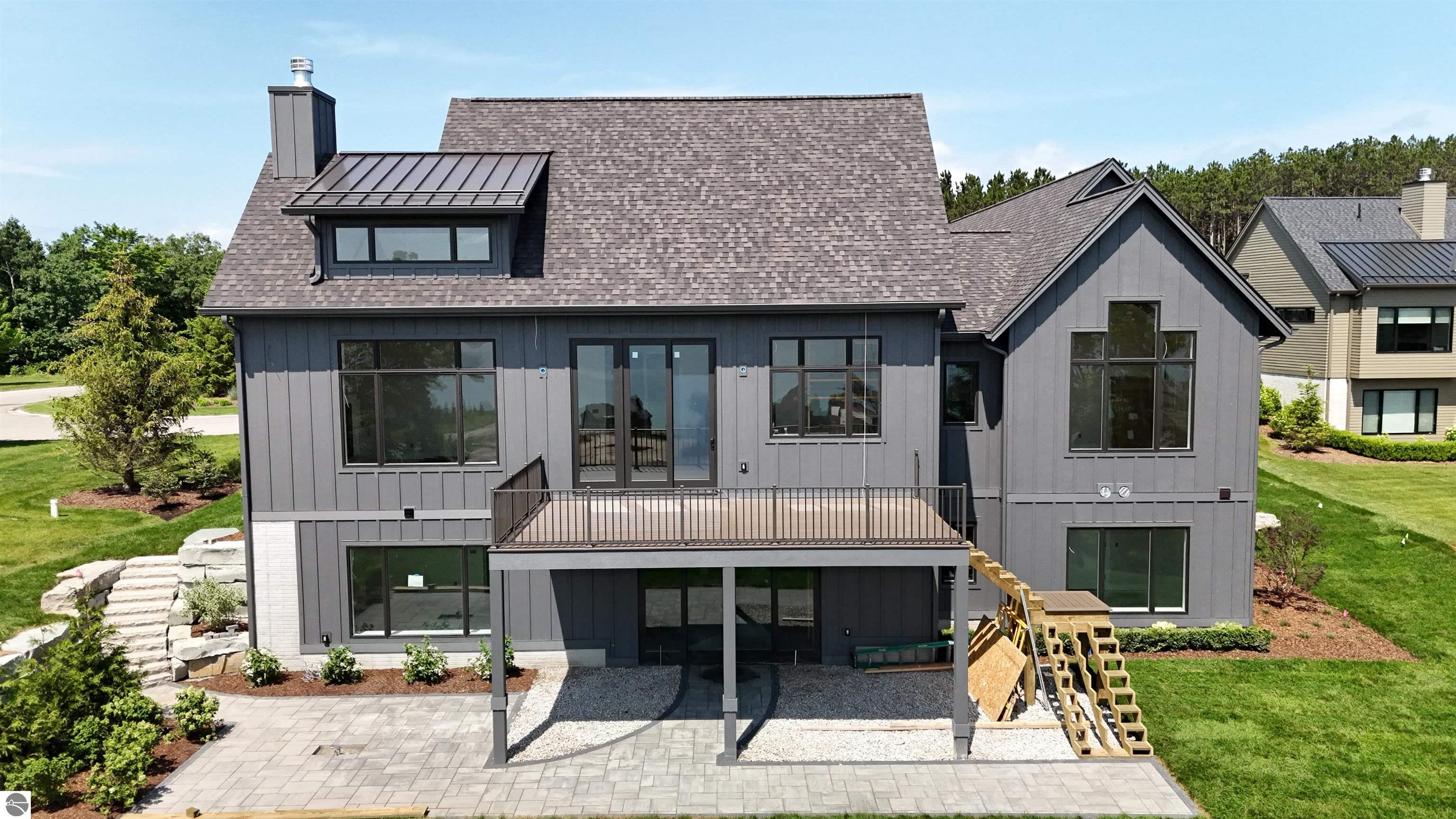 15985 Waters Edge