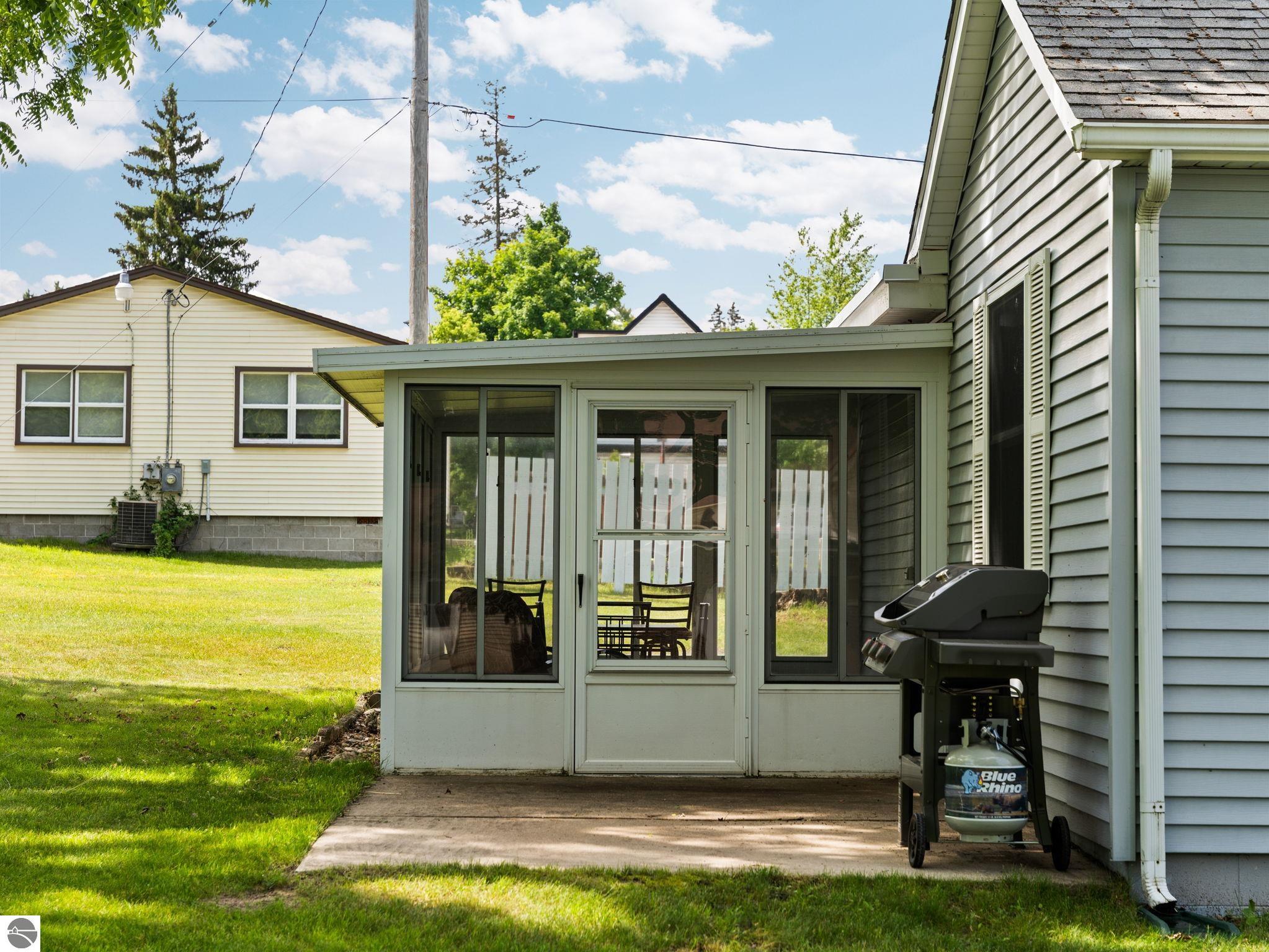 106 N Brownson