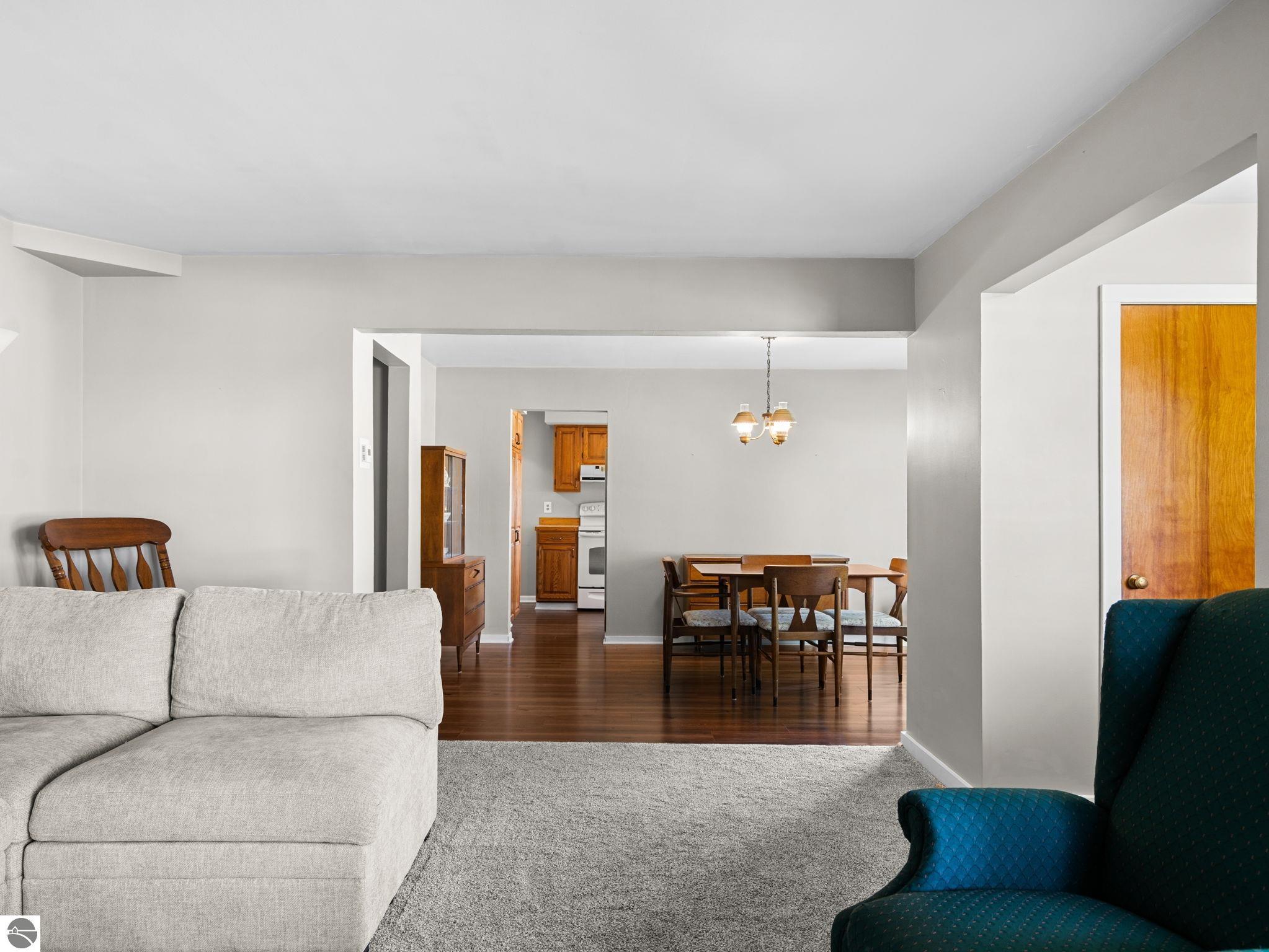 106 N Brownson