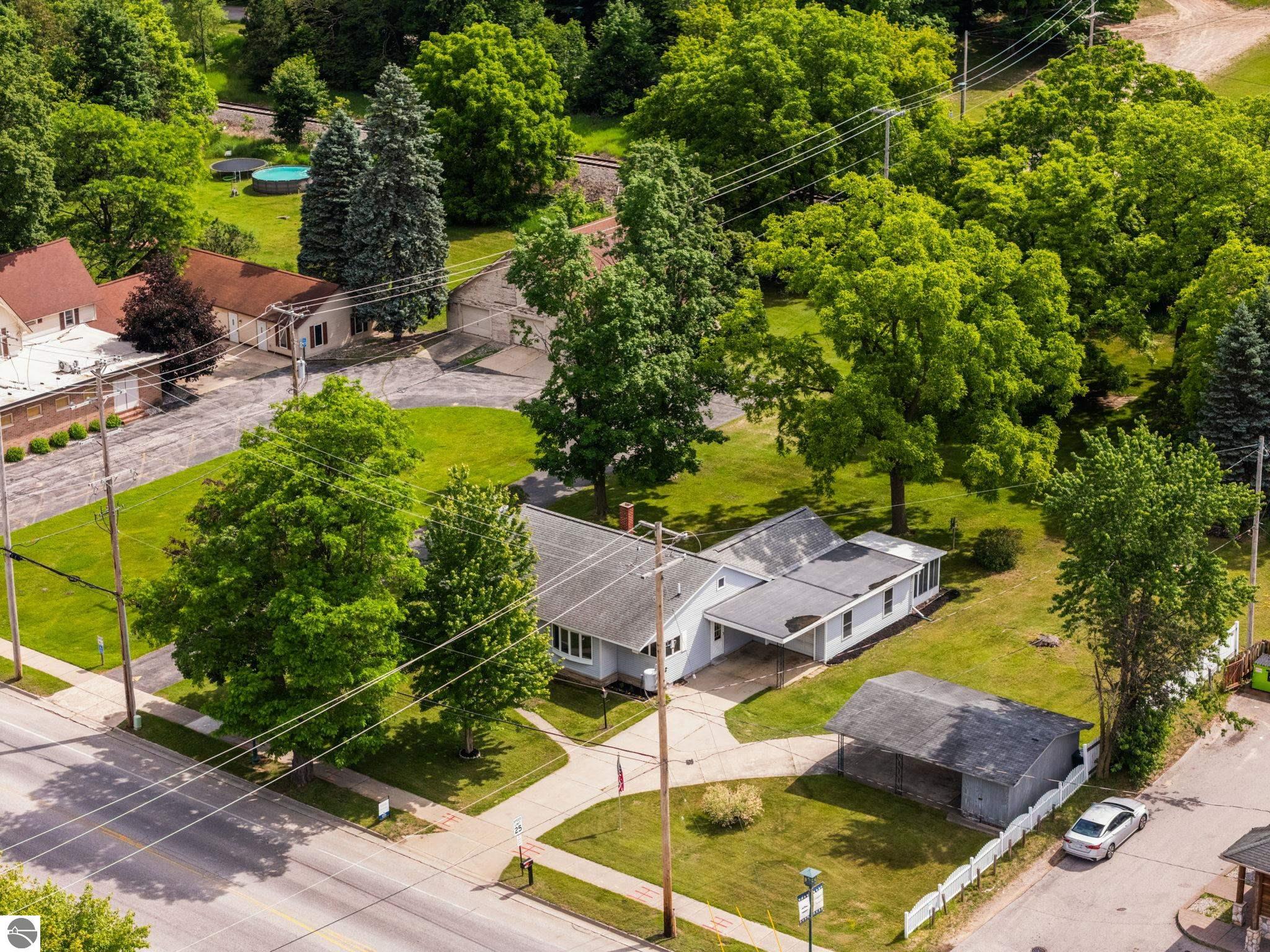 106 N Brownson