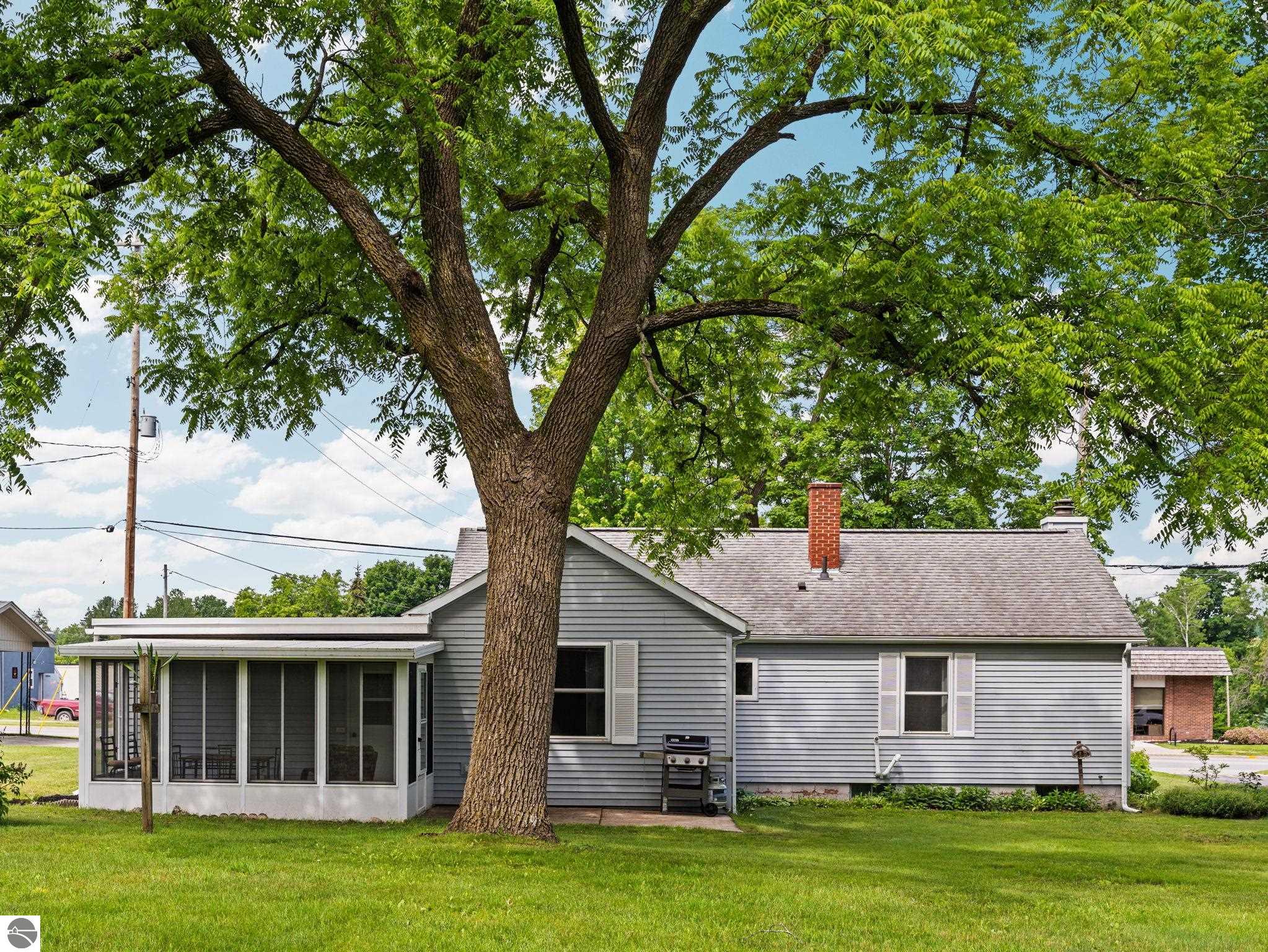 106 N Brownson