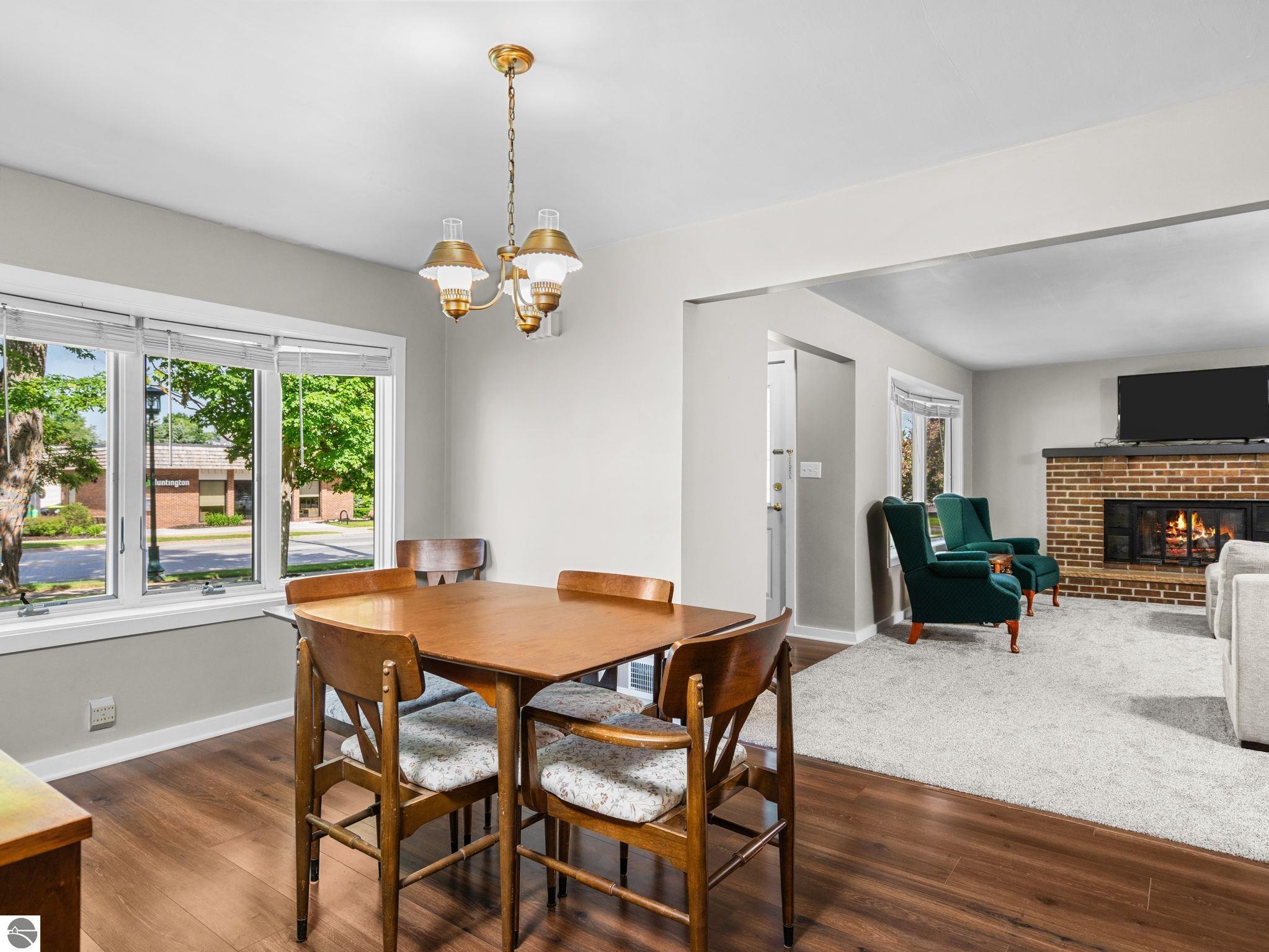 106 N Brownson