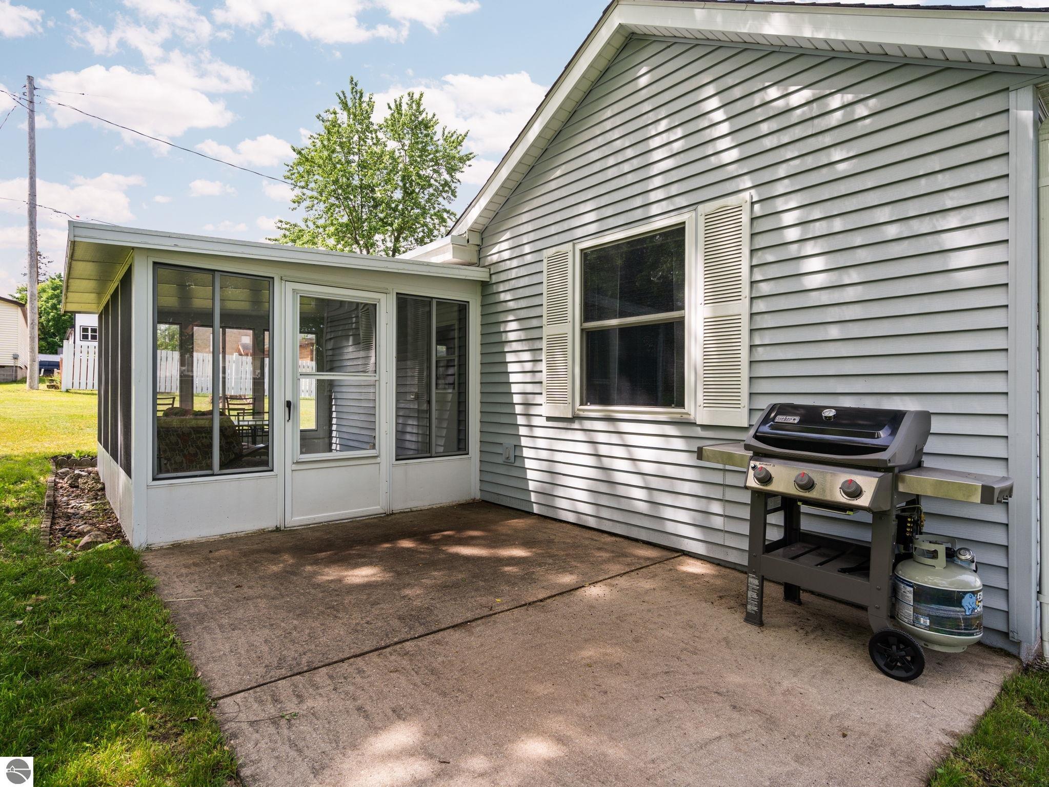 106 N Brownson