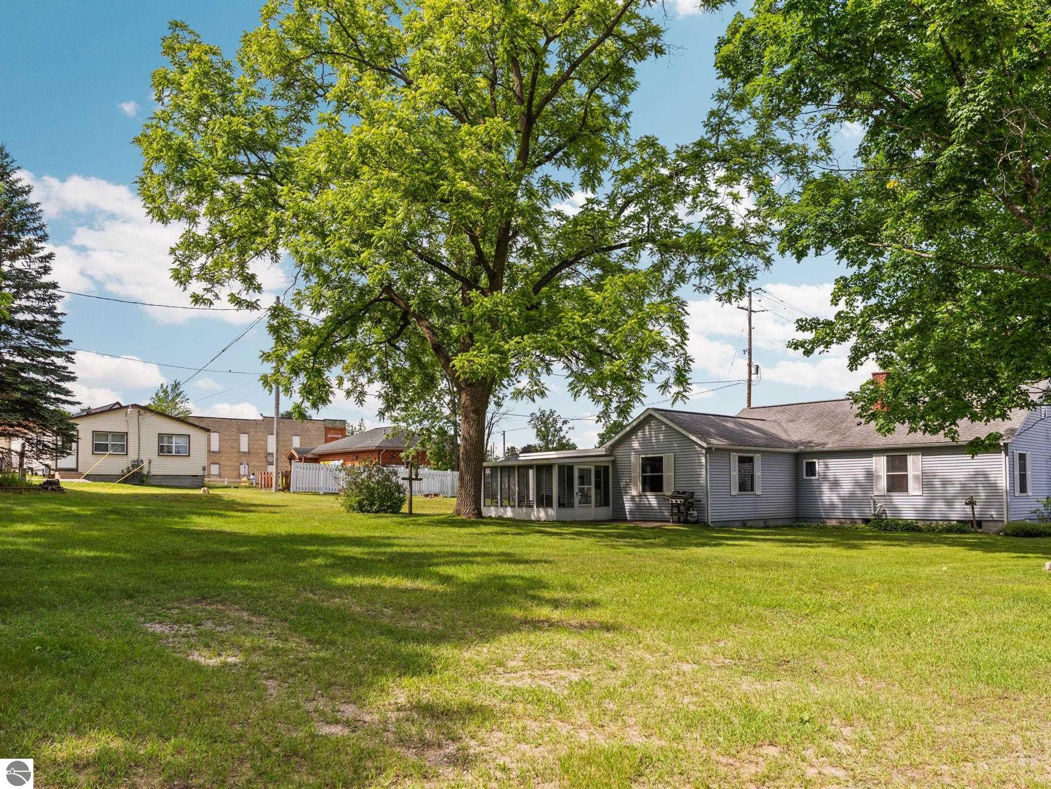 106 N Brownson