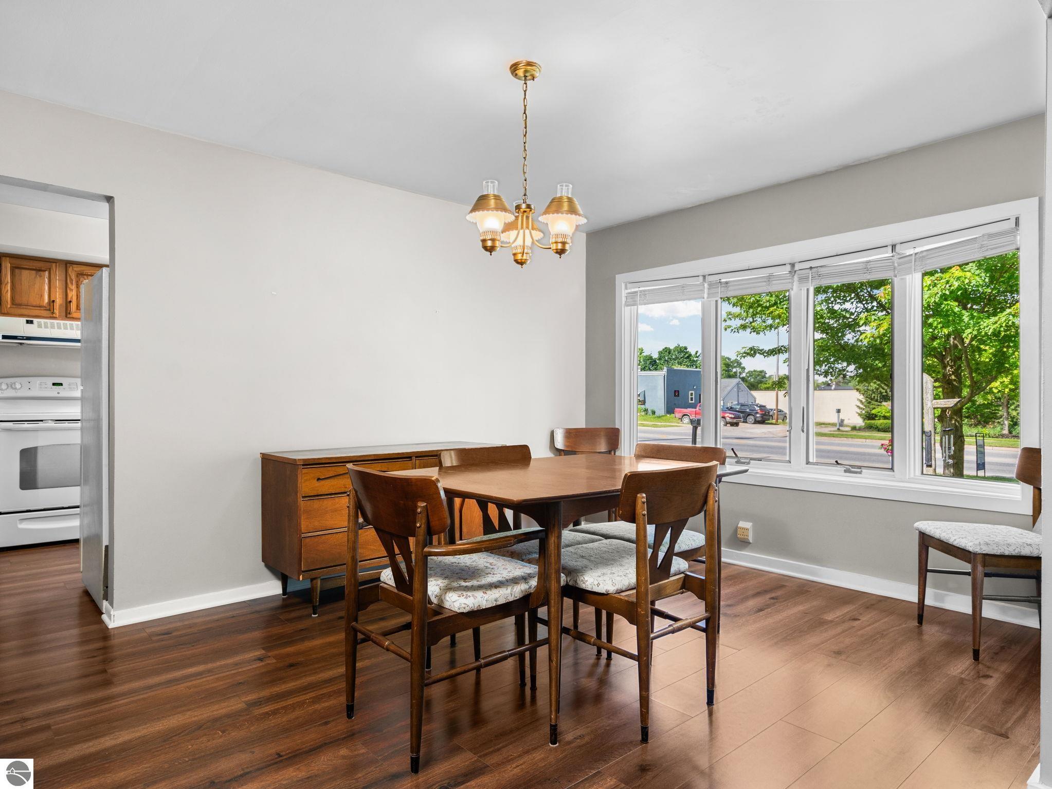 106 N Brownson