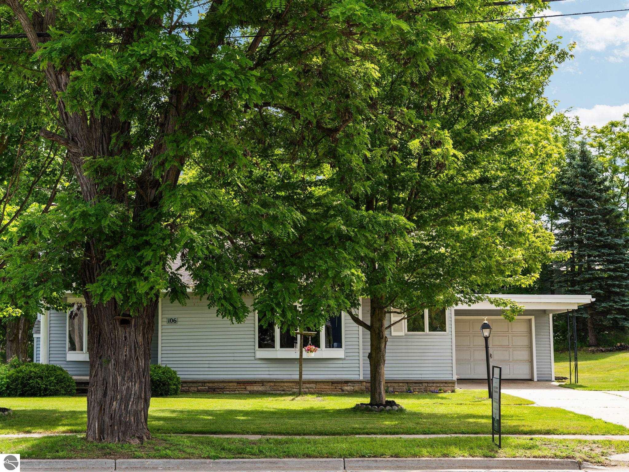 106 N Brownson
