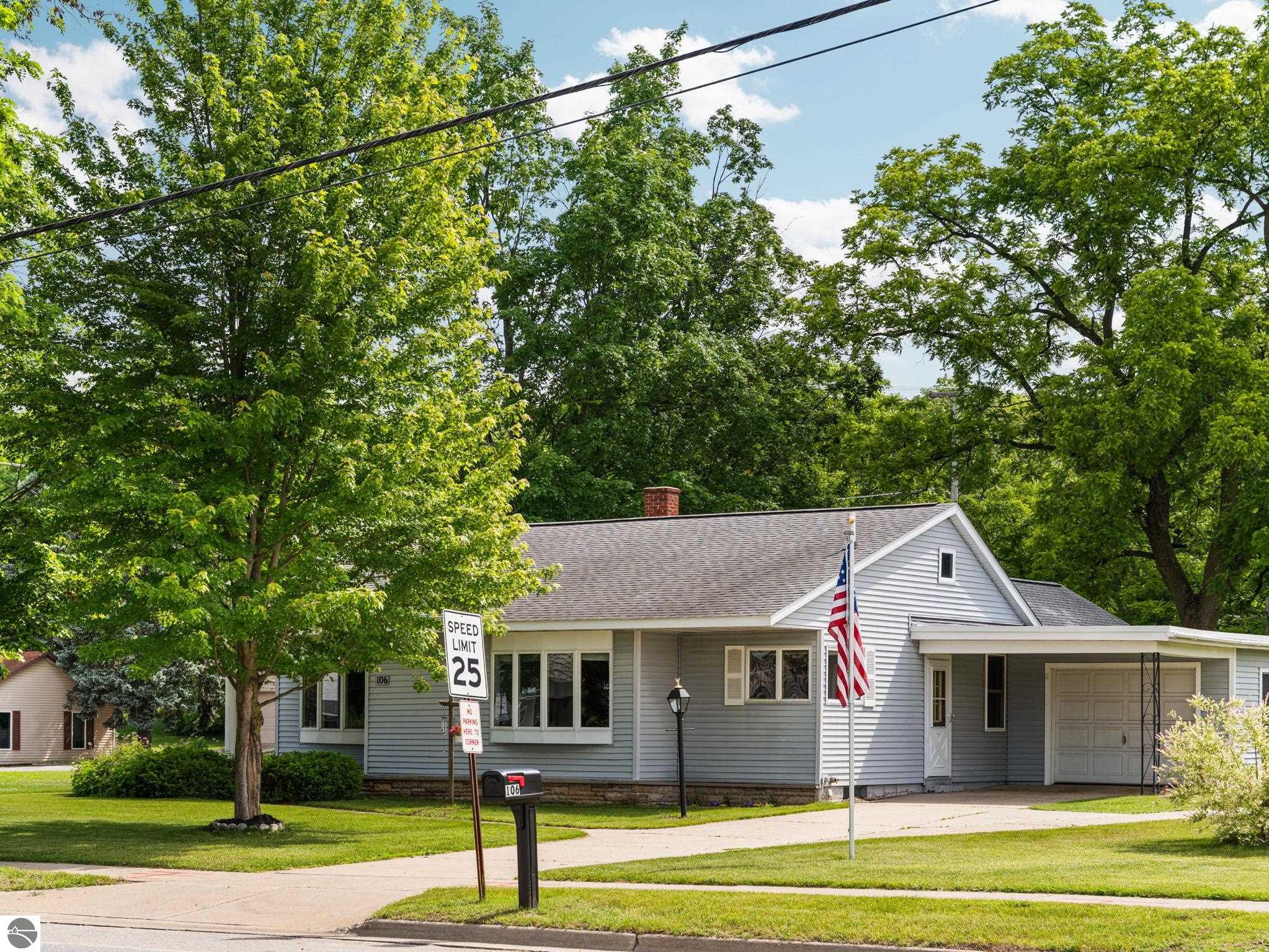 106 N Brownson
