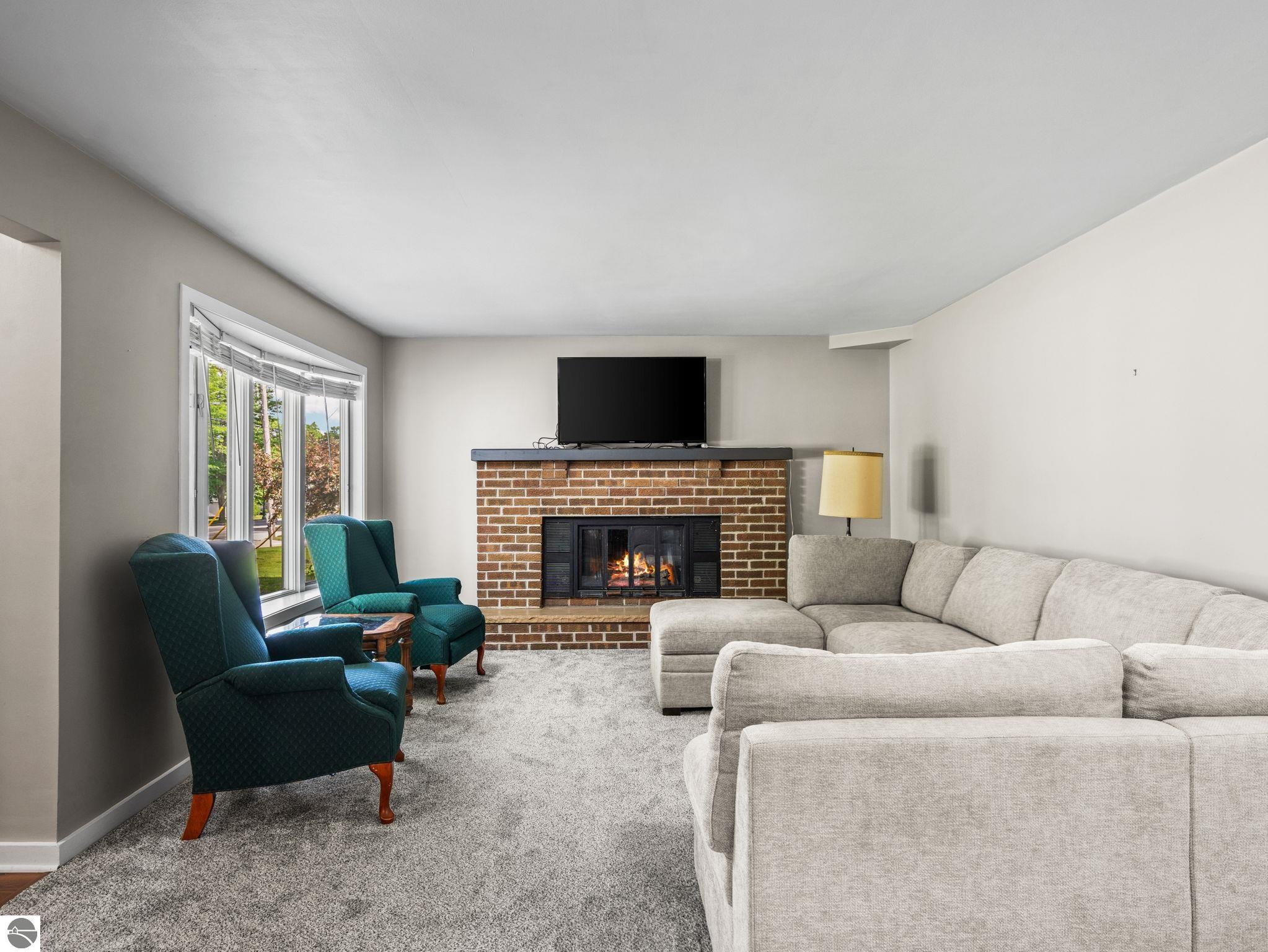 106 N Brownson