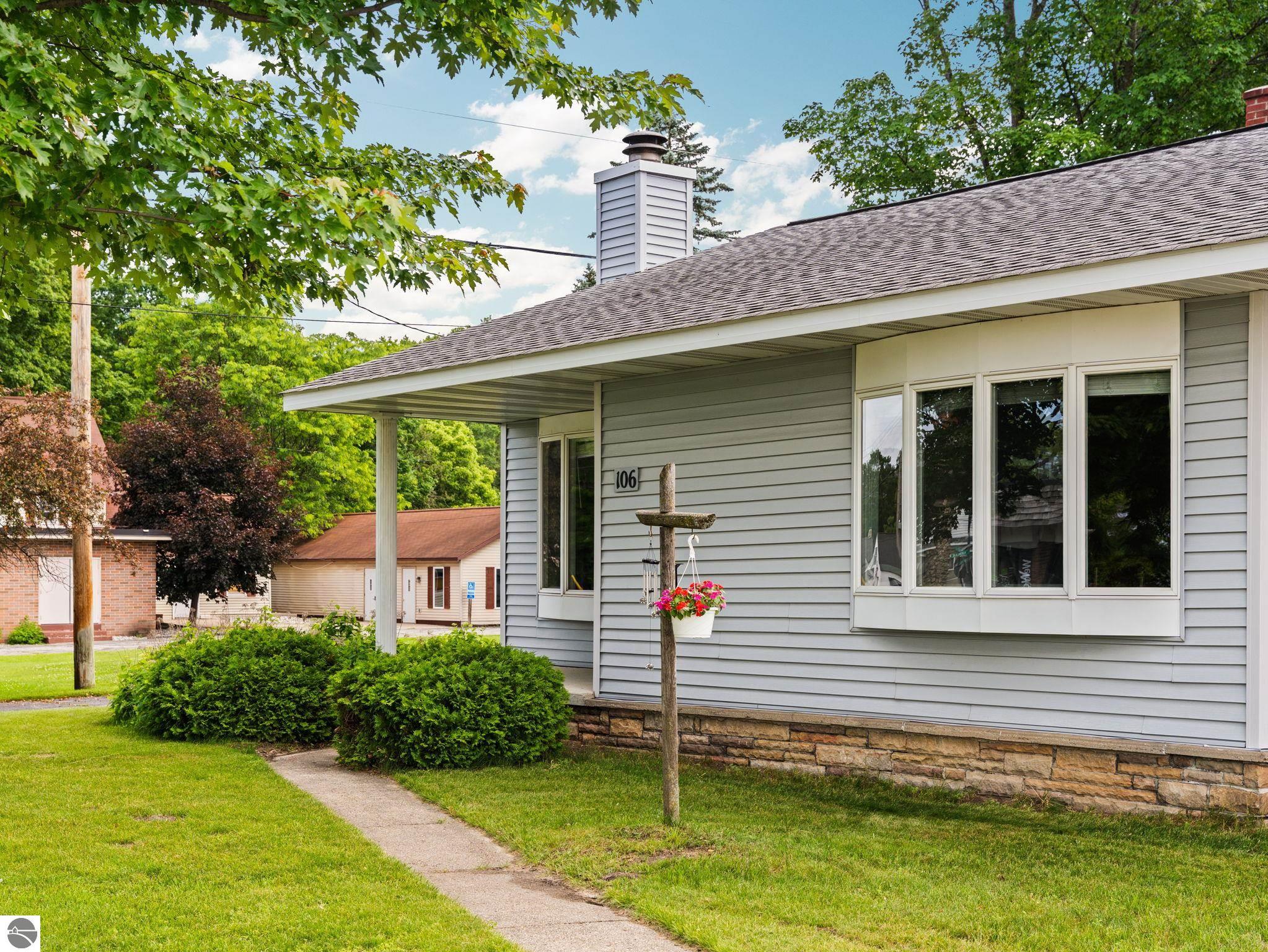 106 N Brownson