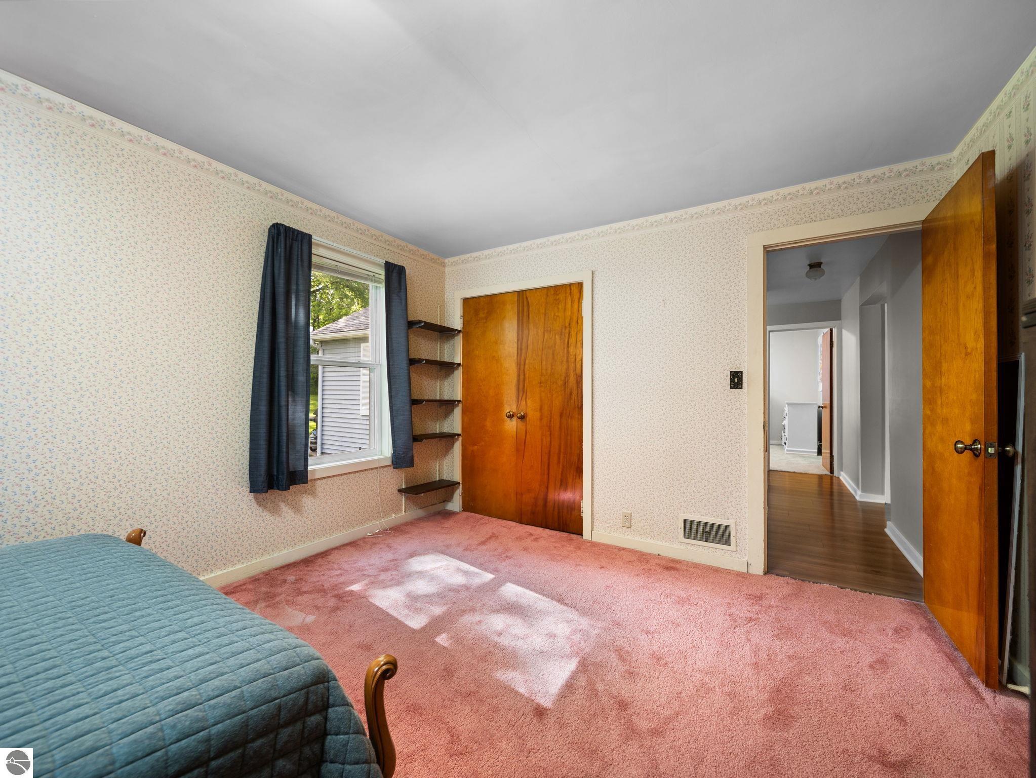 106 N Brownson