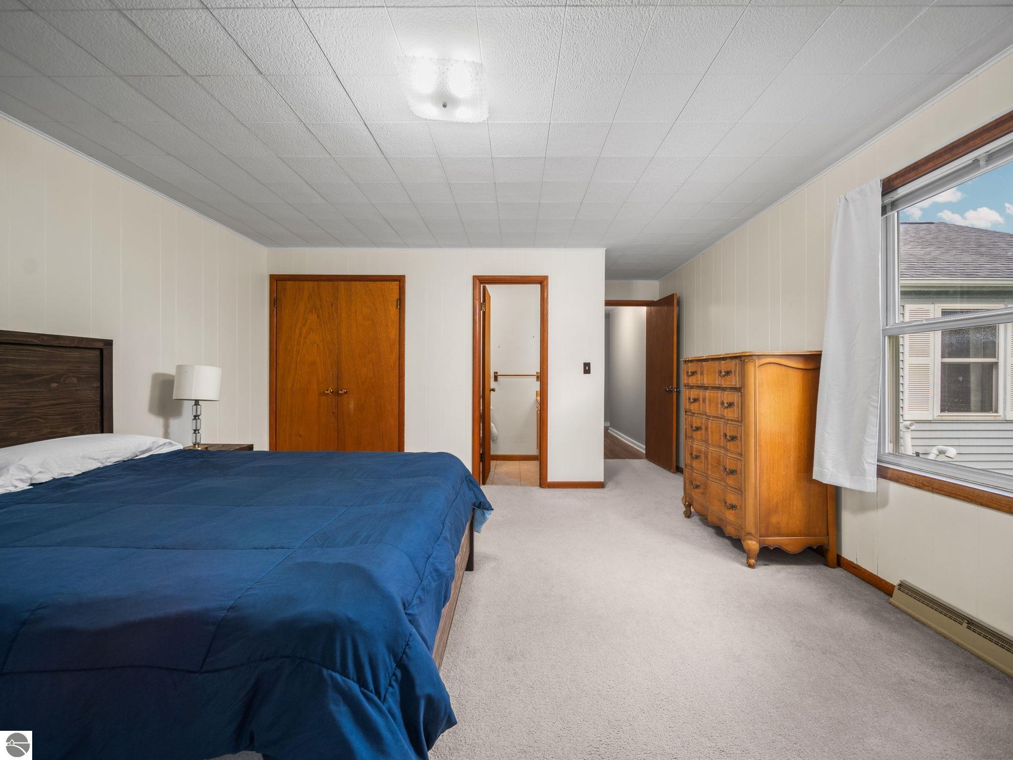 106 N Brownson