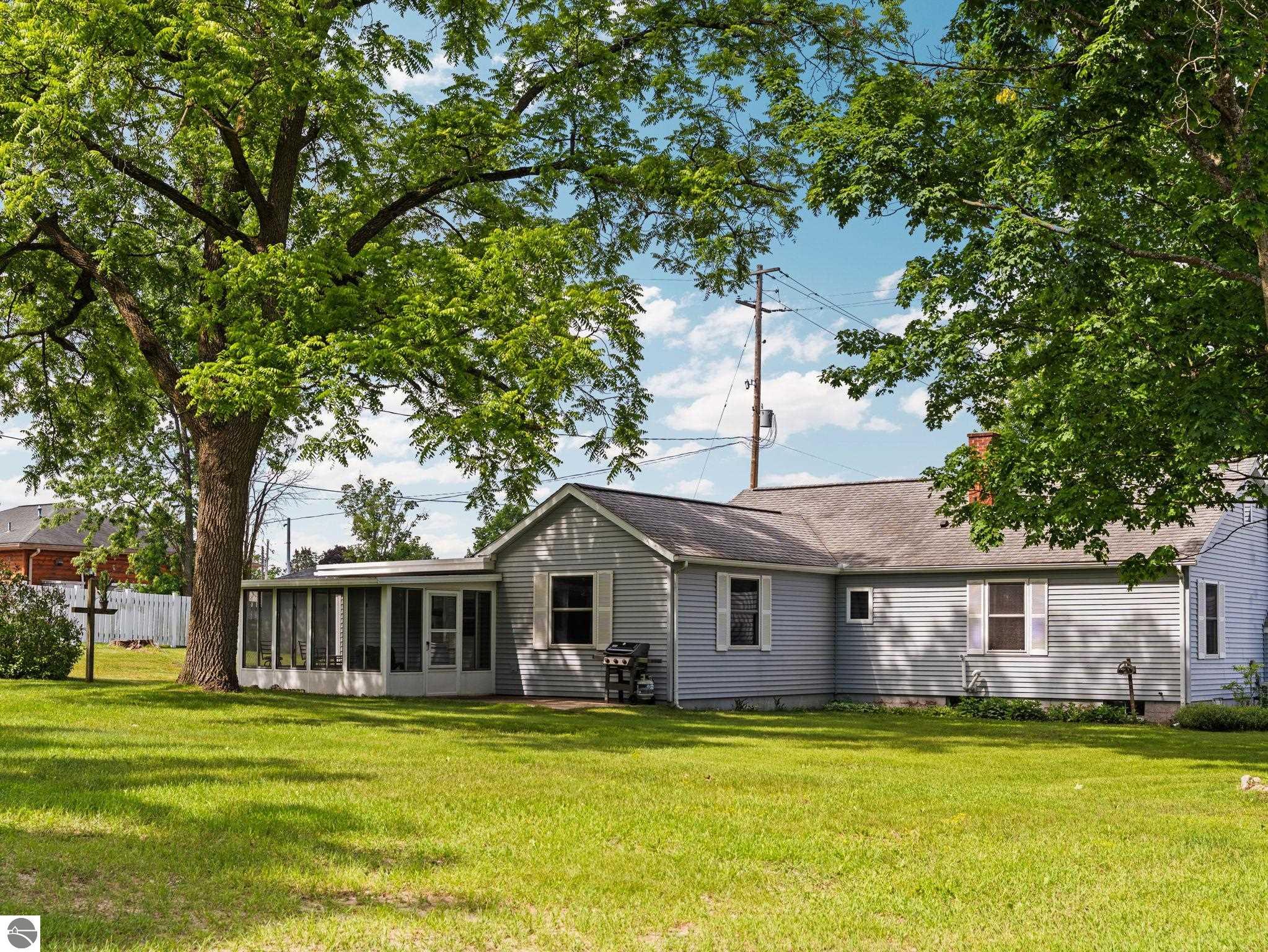 106 N Brownson