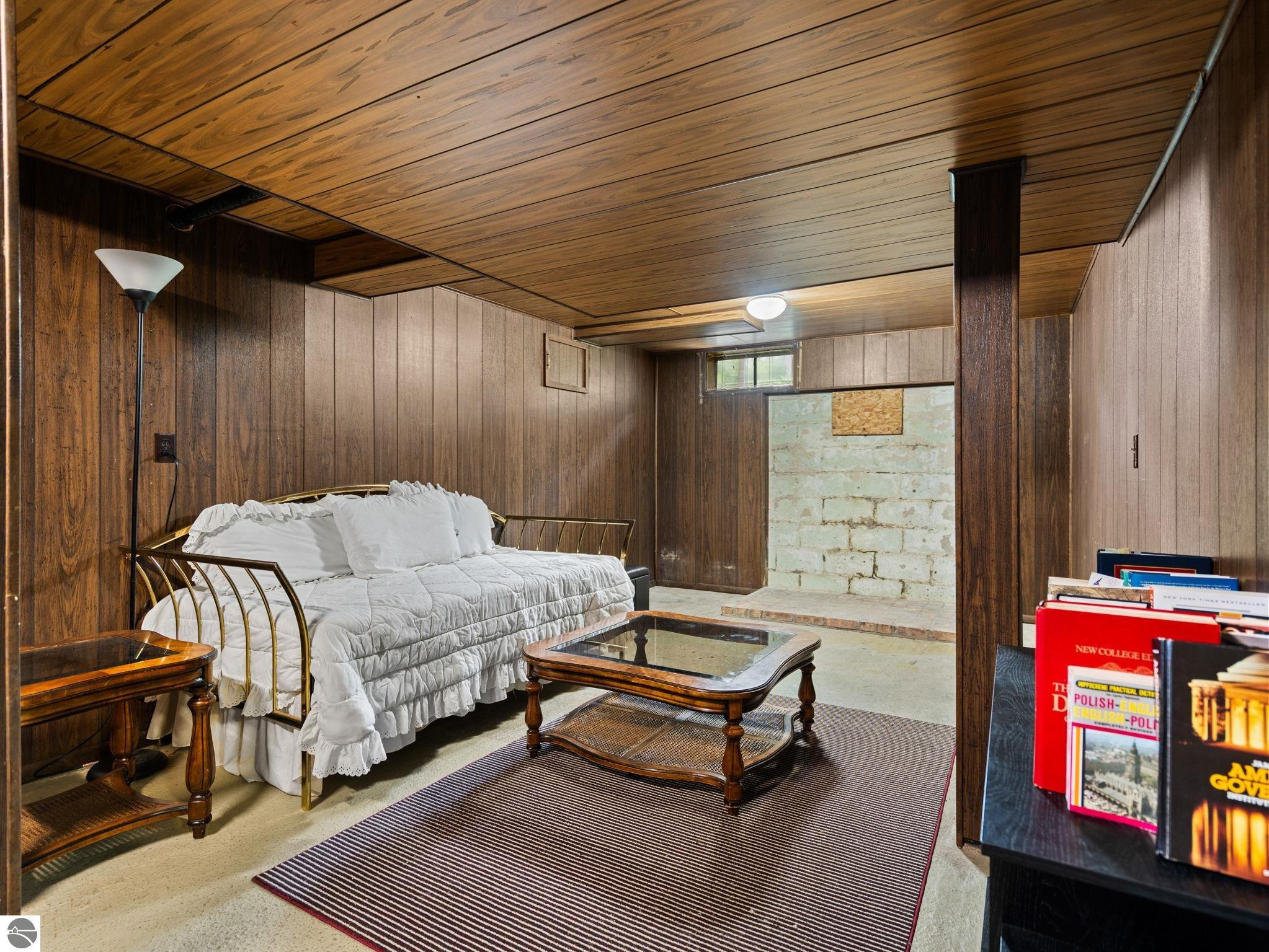 106 N Brownson