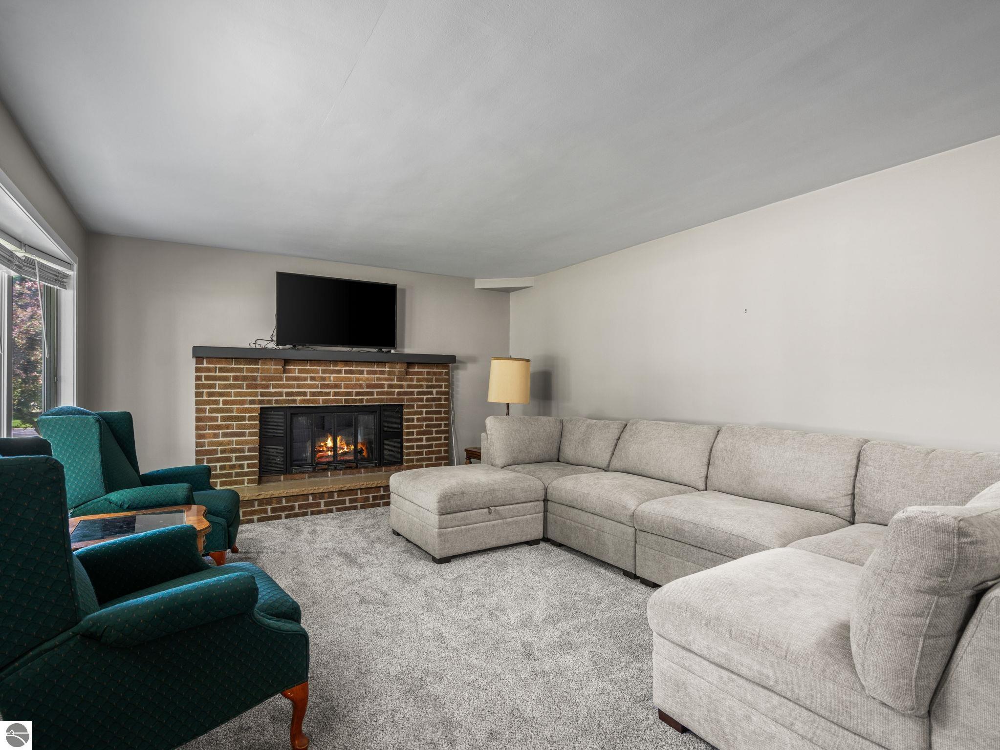 106 N Brownson
