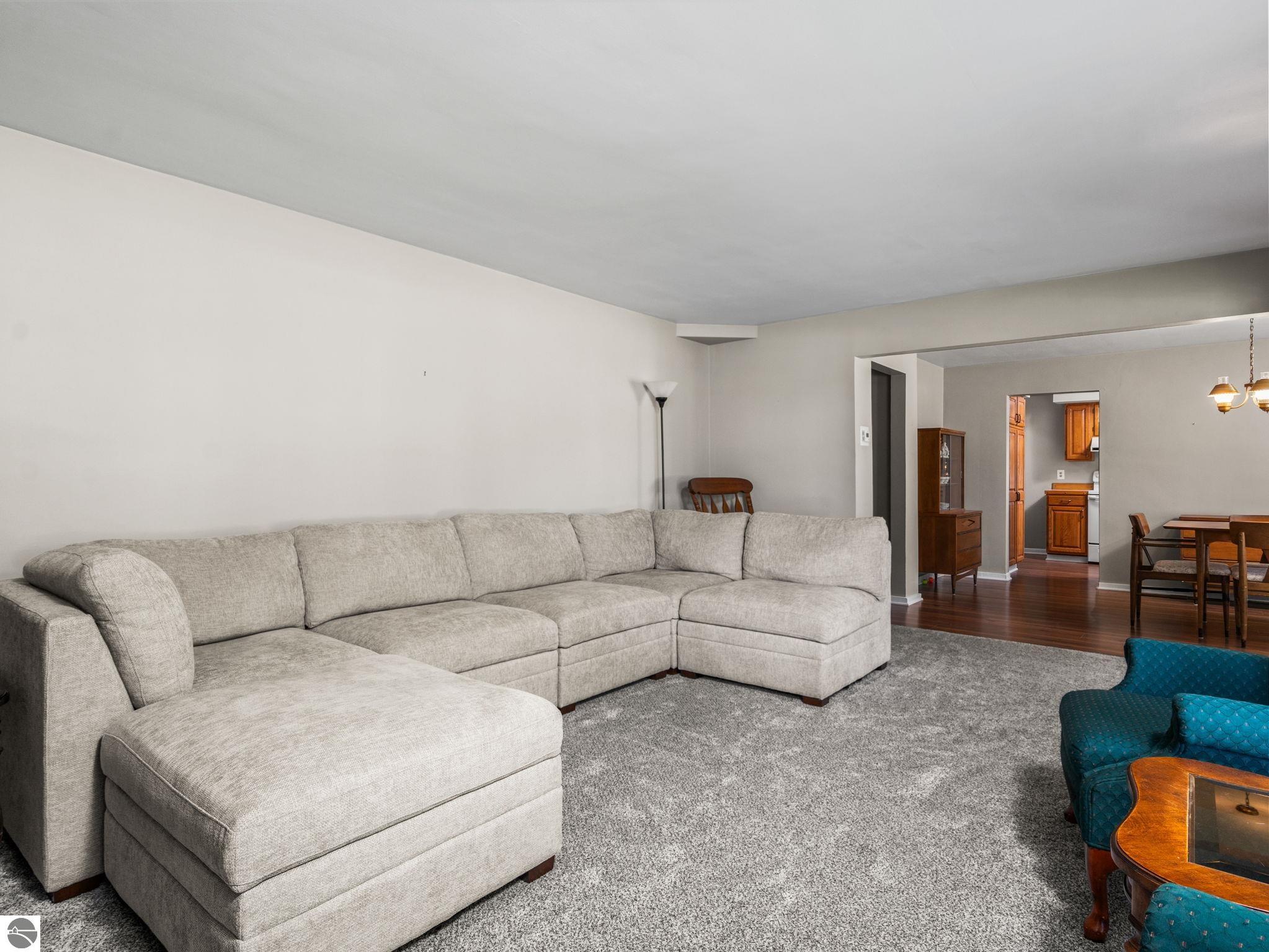 106 N Brownson