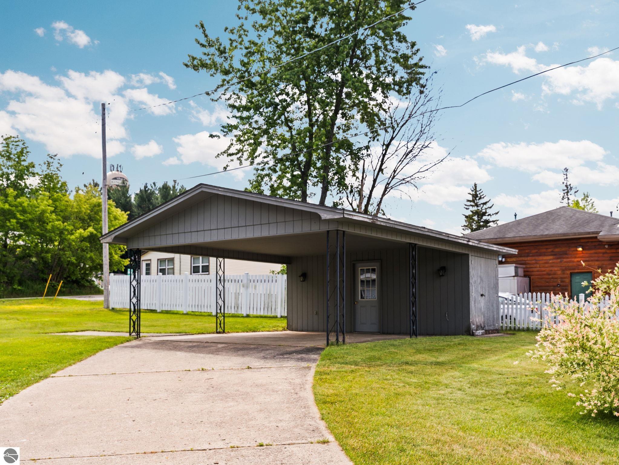 106 N Brownson