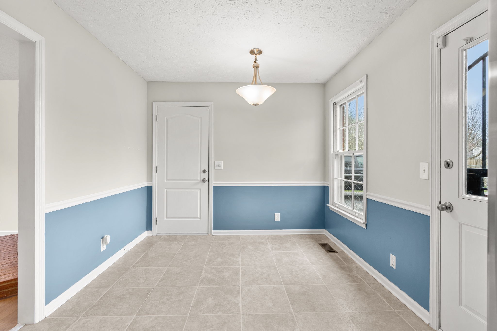 108 Meadows Rd