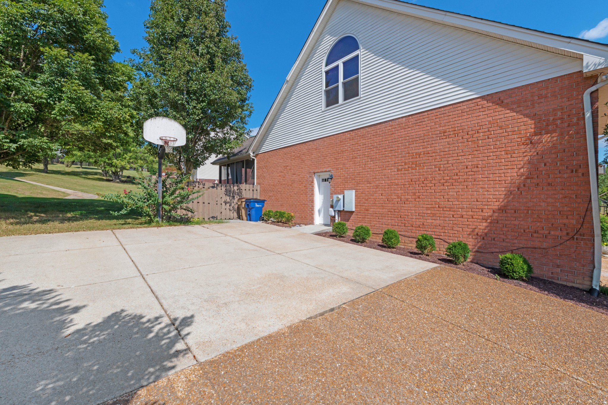 101 Yvonne Ct
