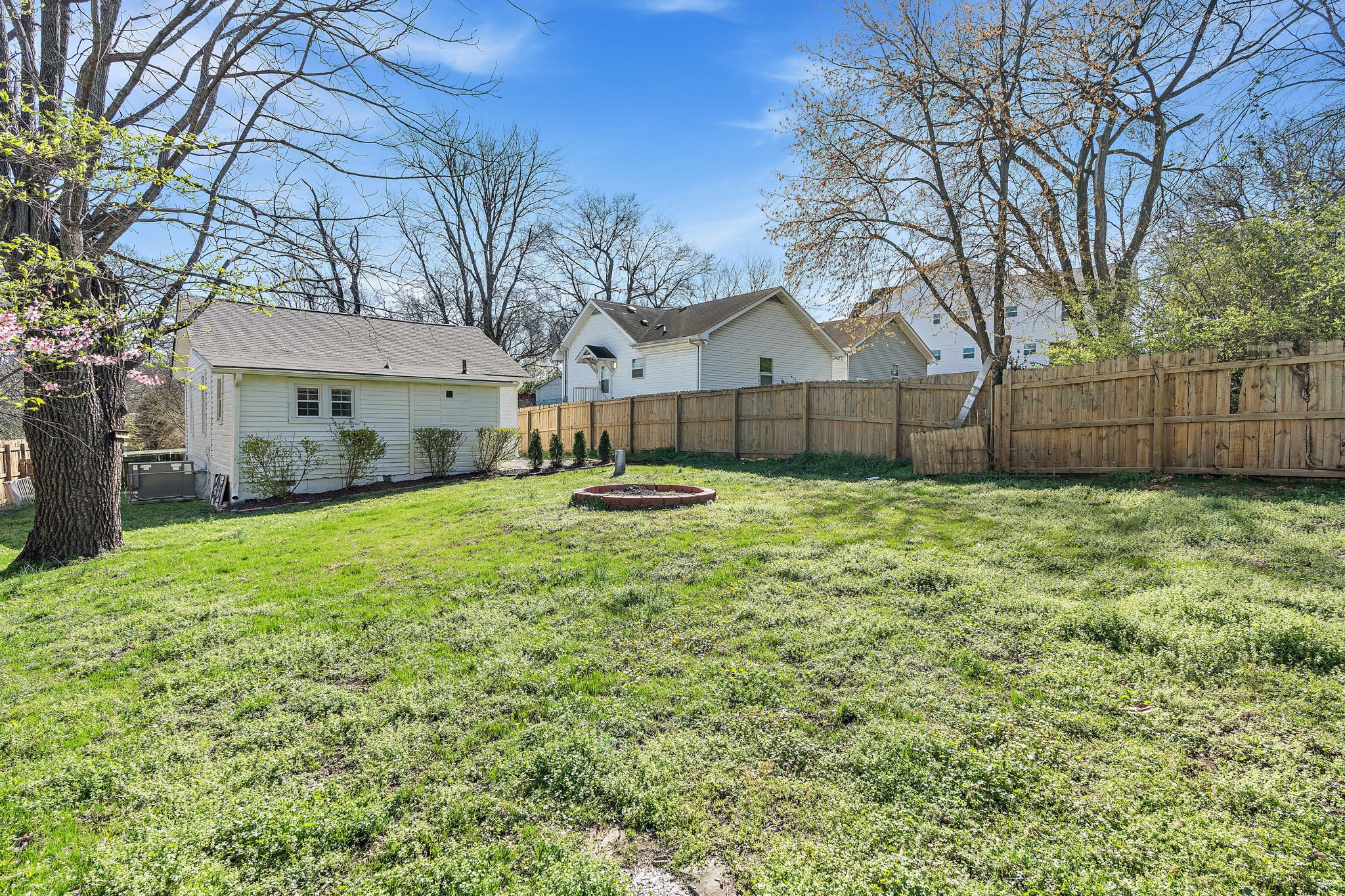 2233 Grandview Ave