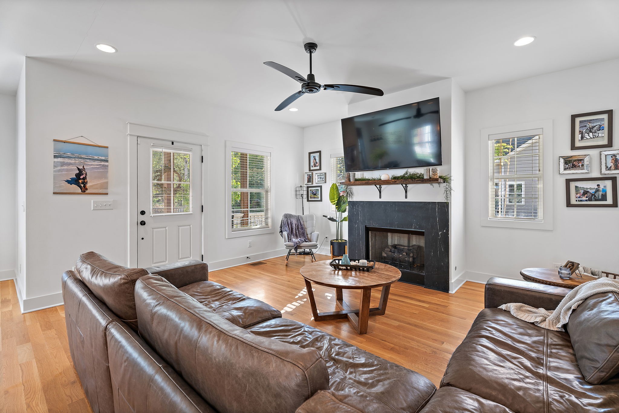 98B Rose St