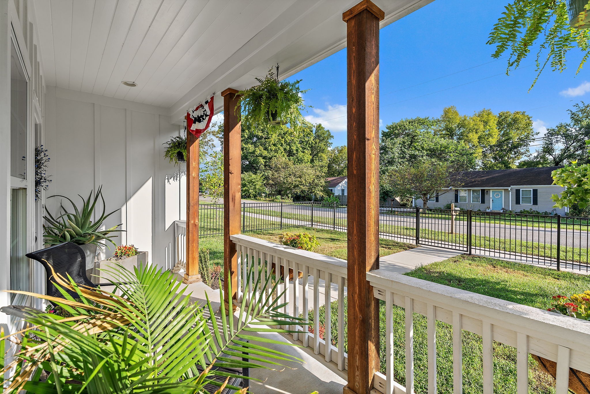 98B Rose St