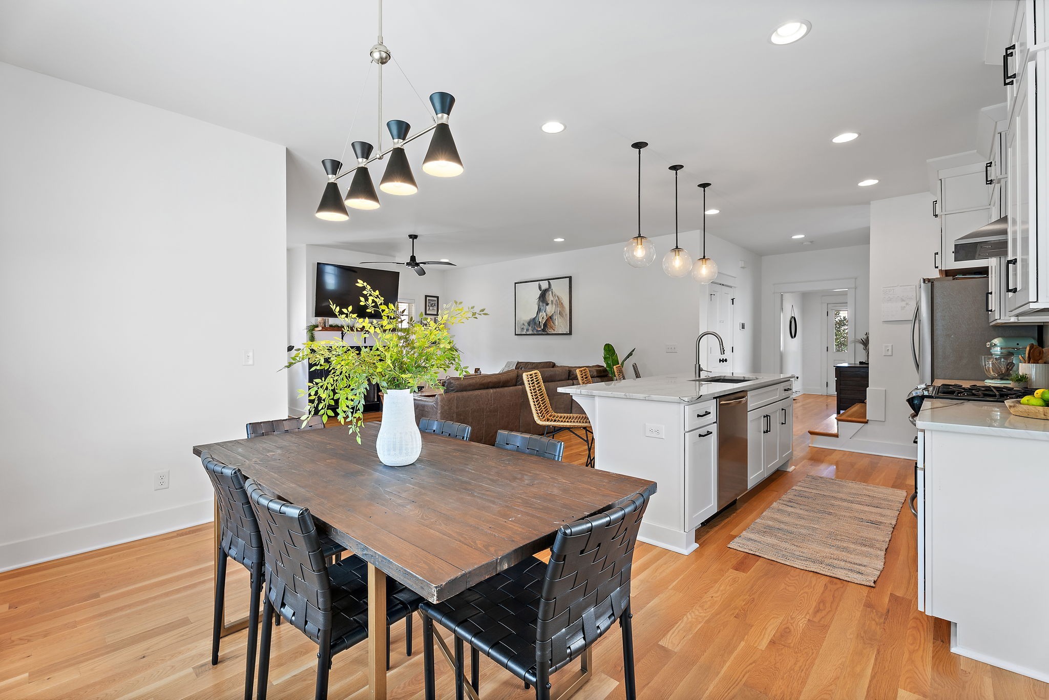 98B Rose St