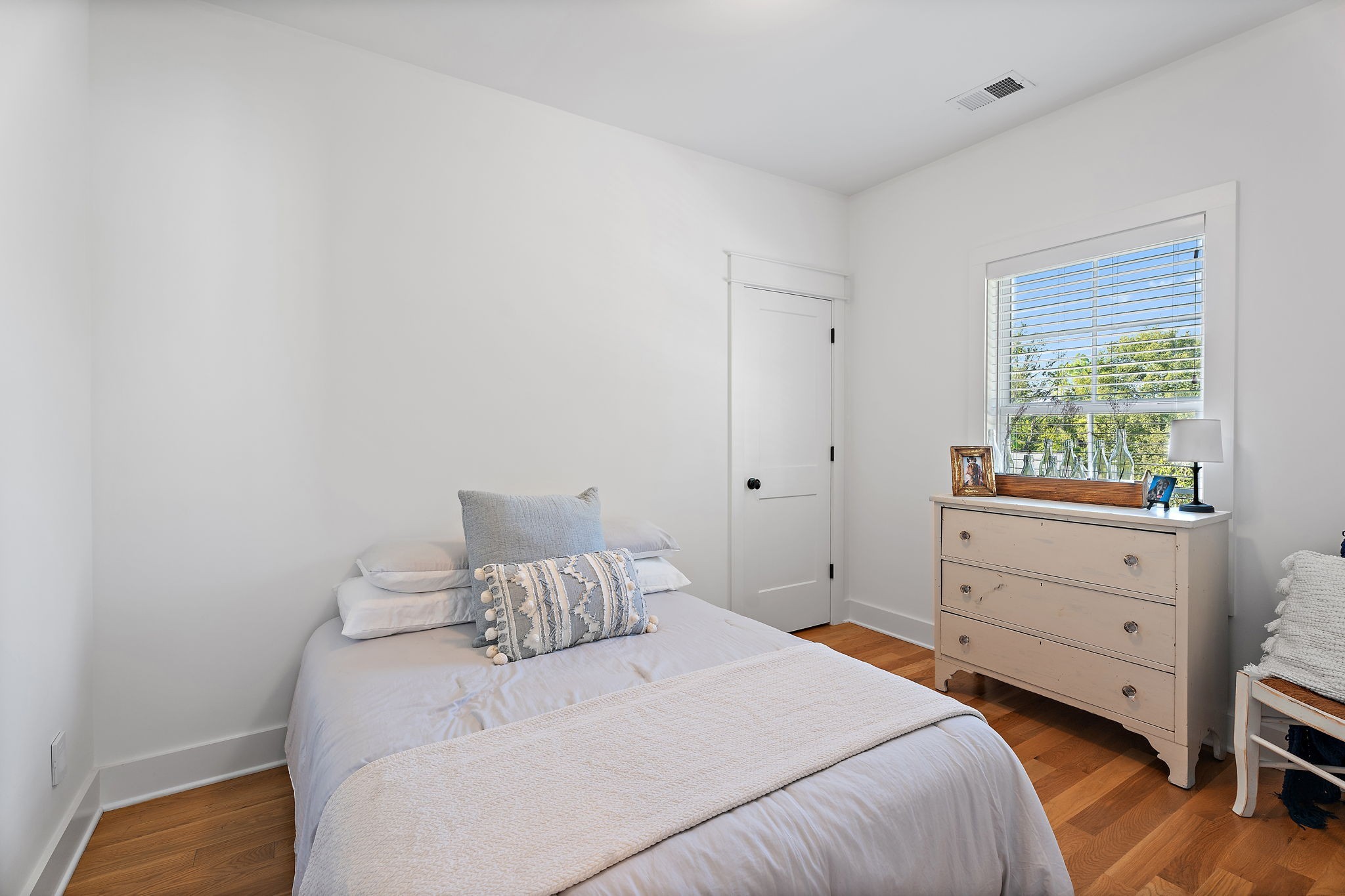 98B Rose St