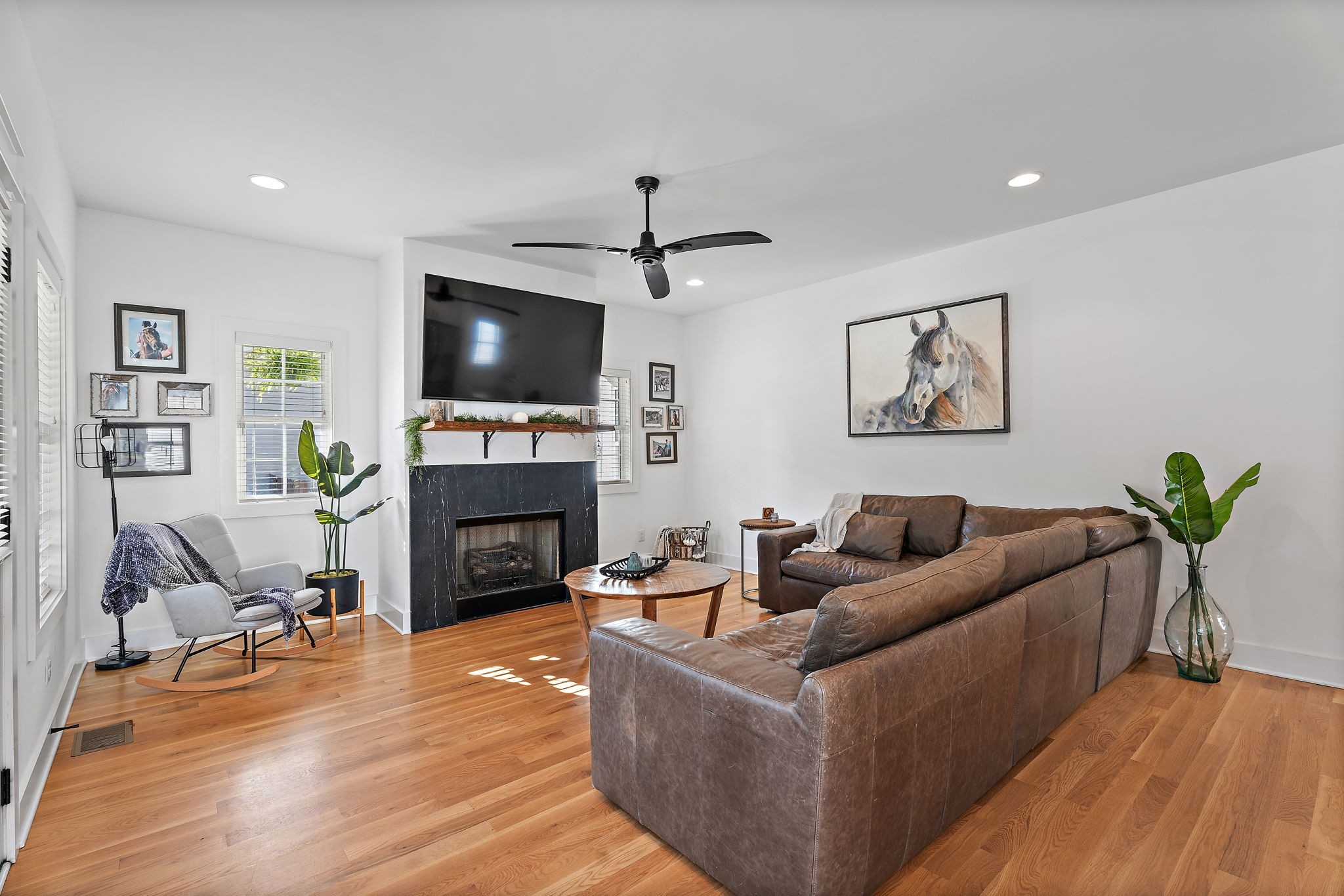 98B Rose St