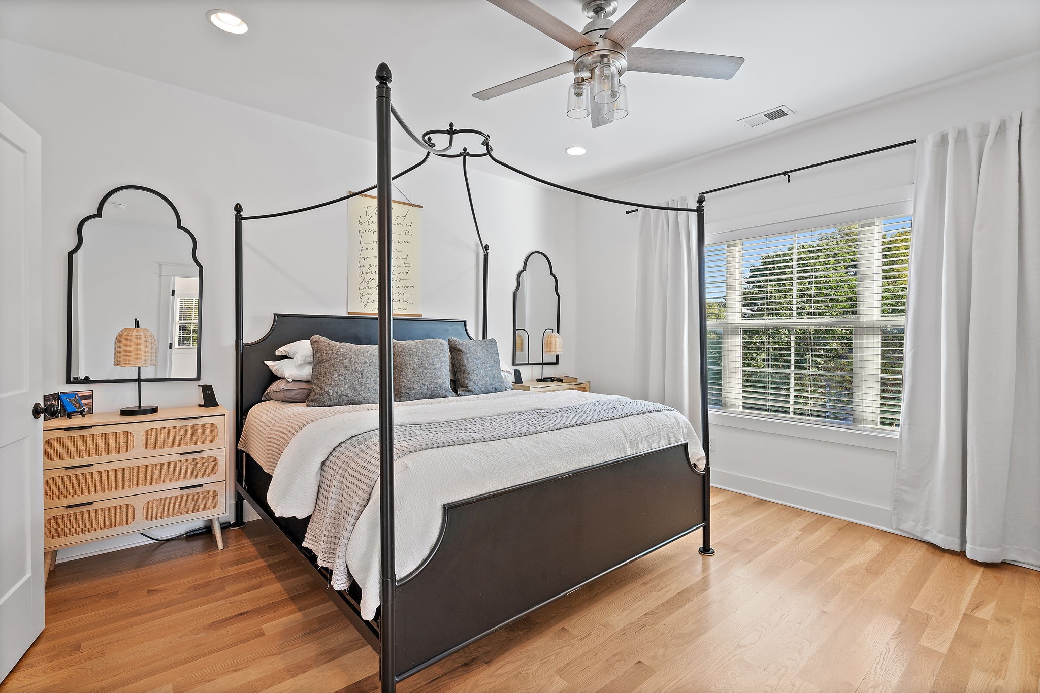 98B Rose St