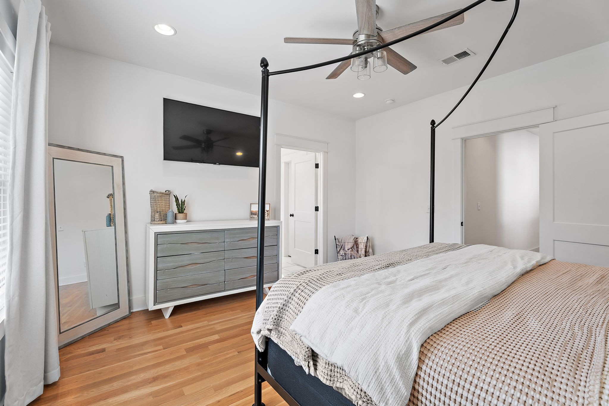 98B Rose St