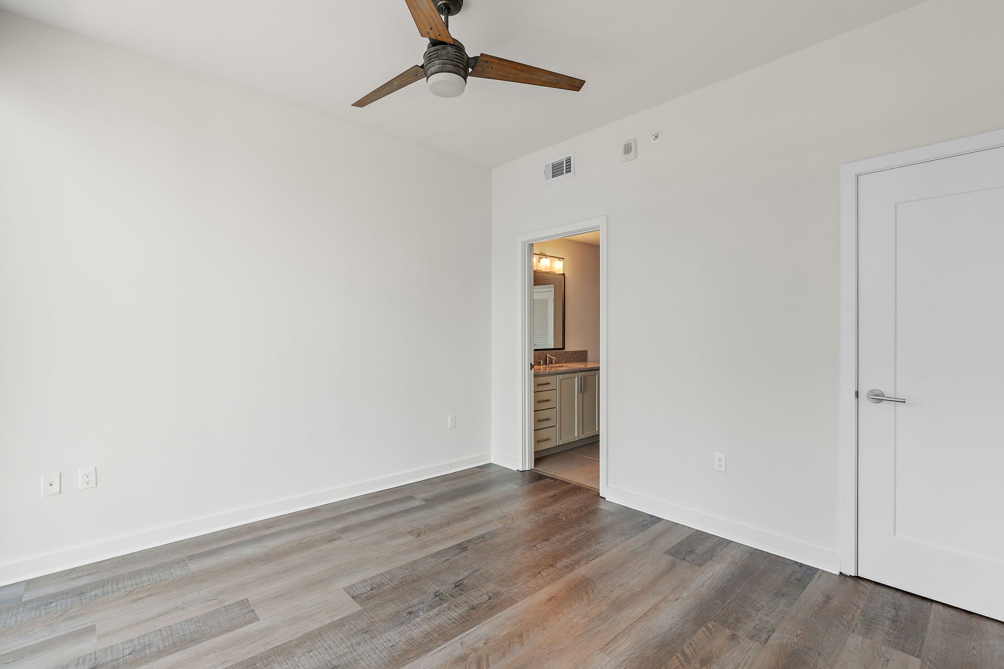 1212 Laurel St Unit: 1215