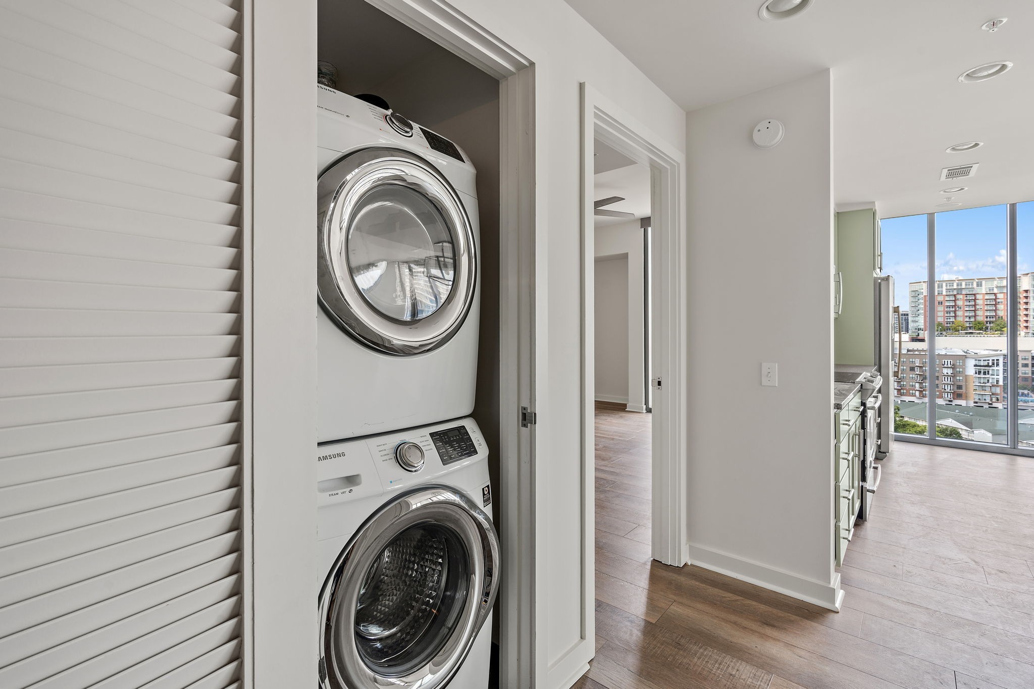 1212 Laurel St Unit: 1215