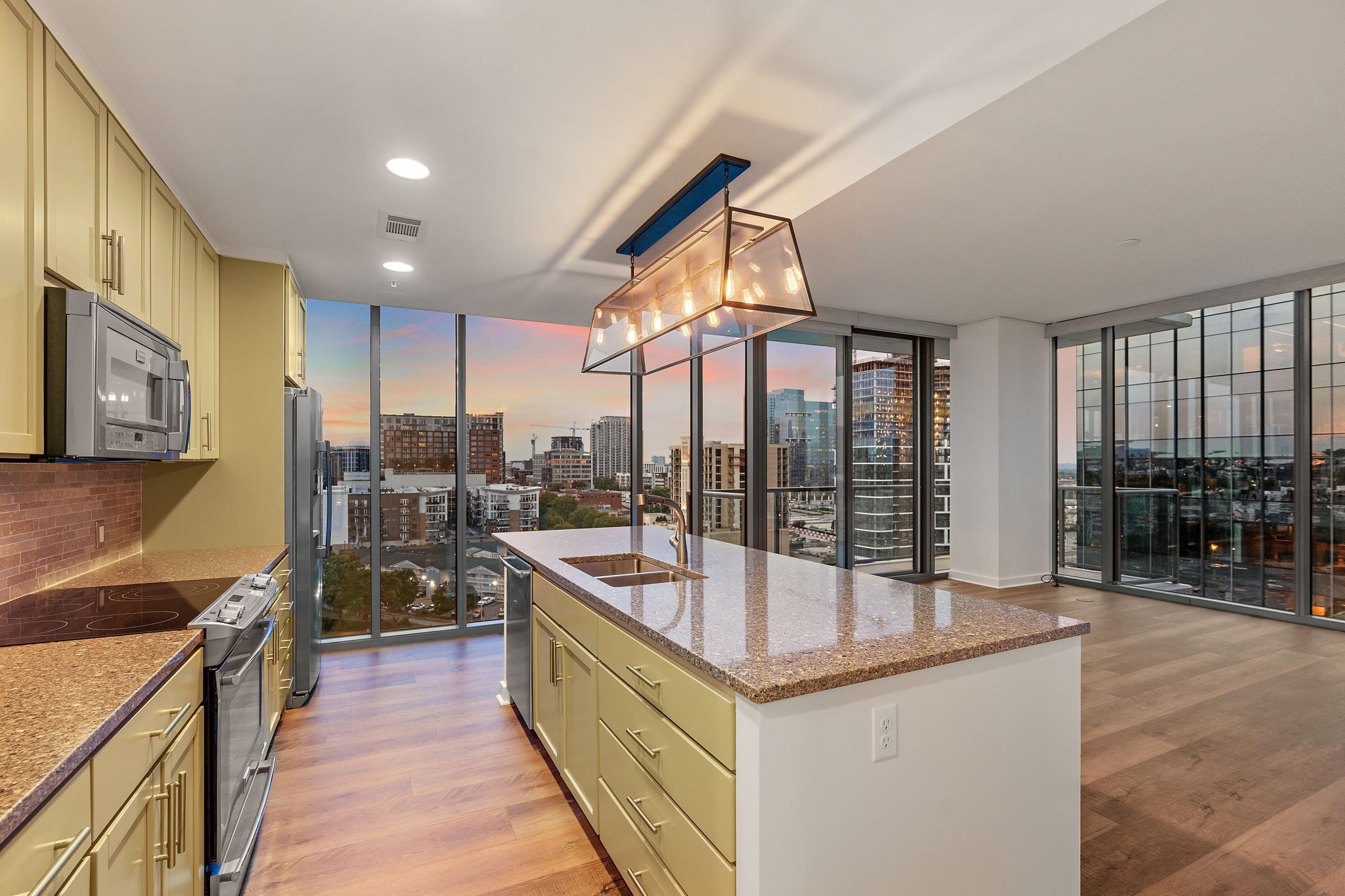 1212 Laurel St Unit: 1215