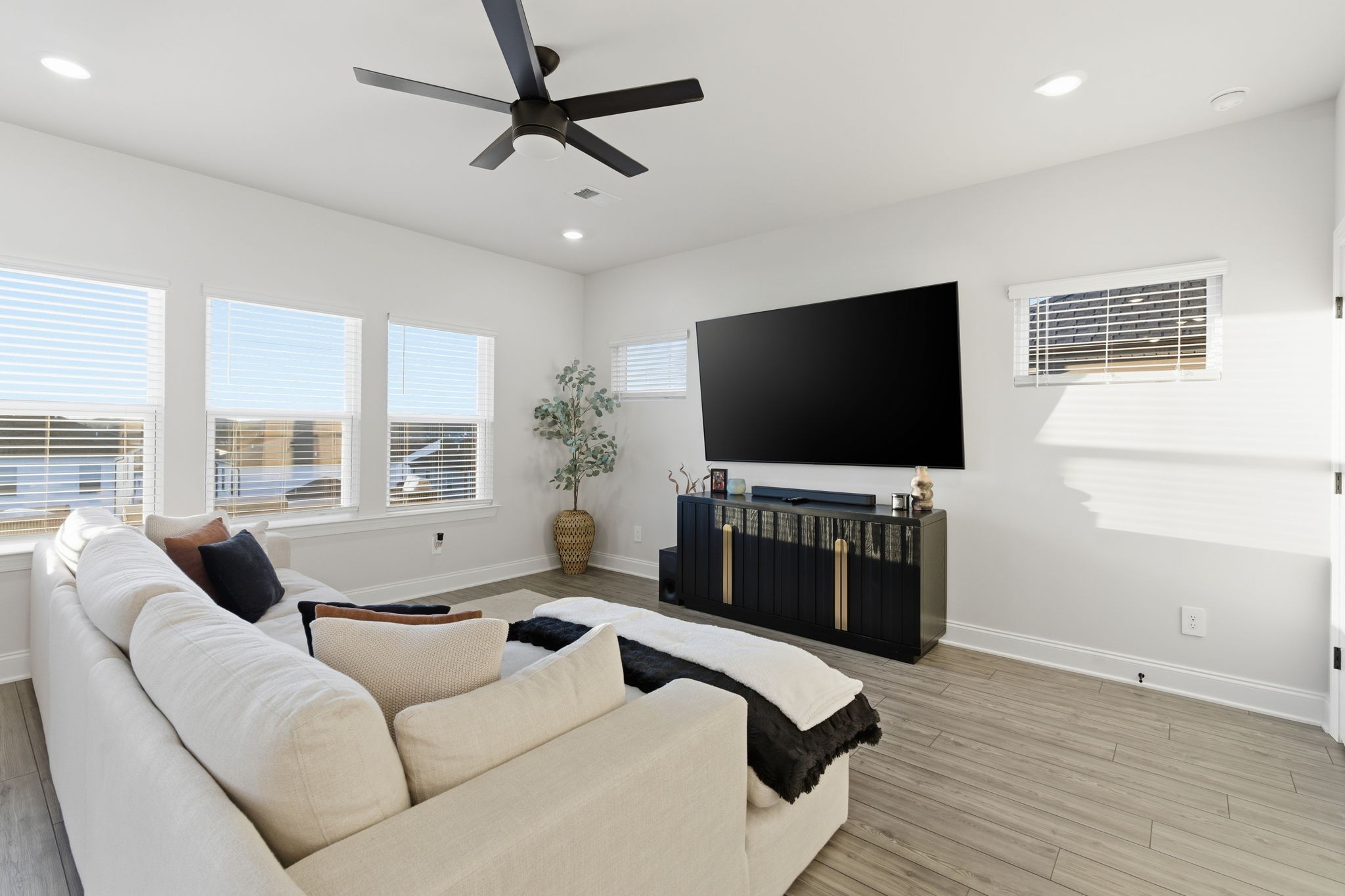 4432 Skyridge Dr