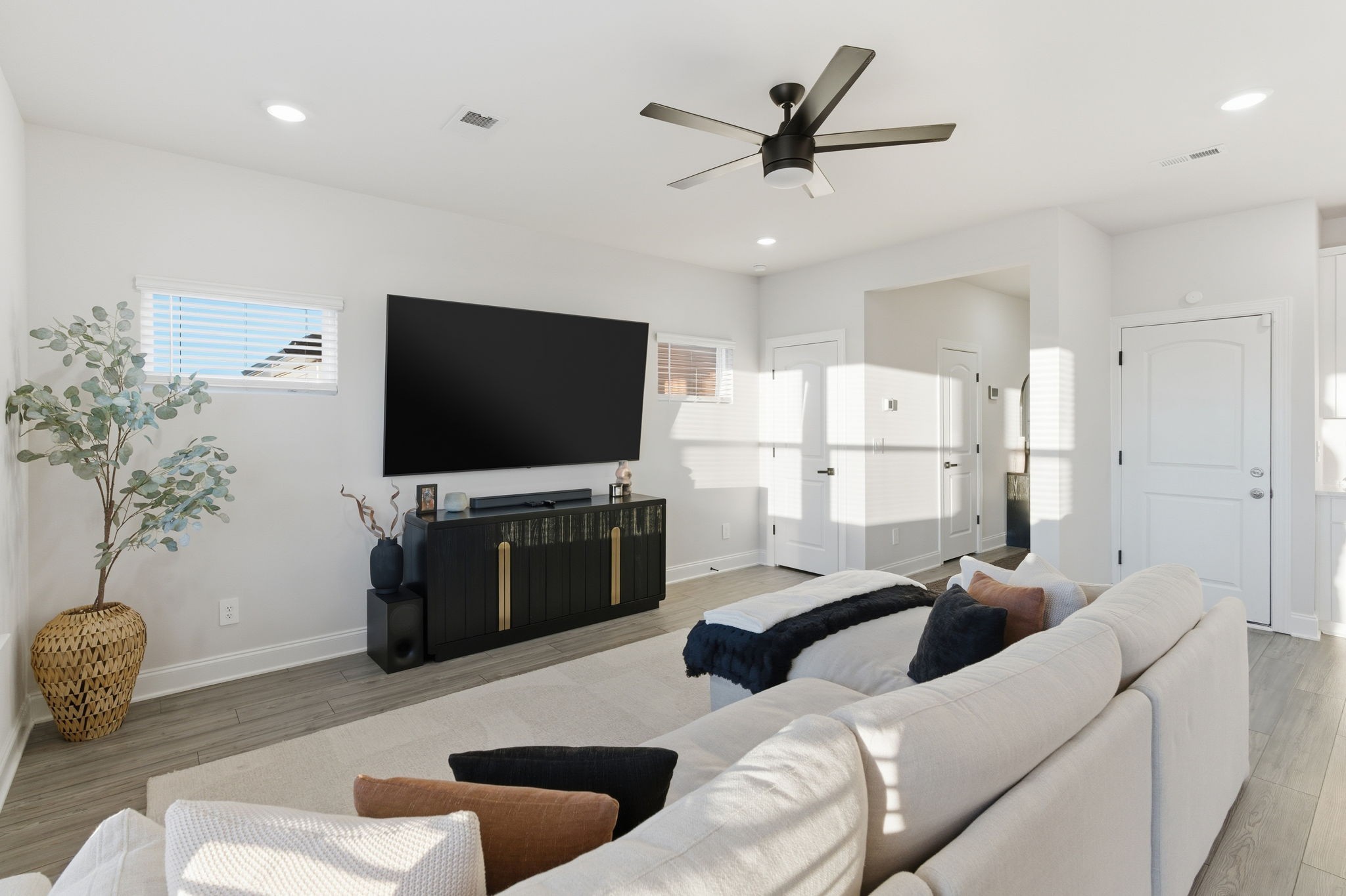 4432 Skyridge Dr